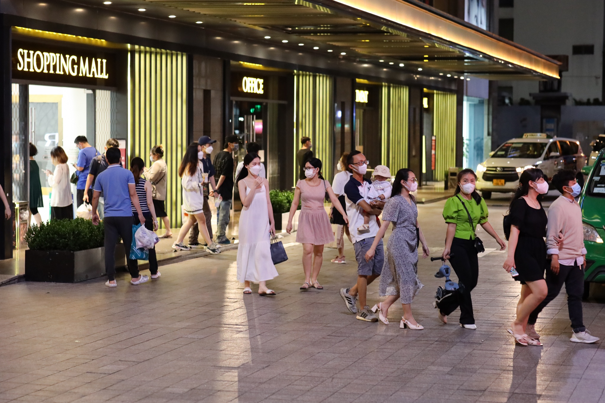 Trung tam TP.HCM dong duc ngay cuoi tuan anh 12