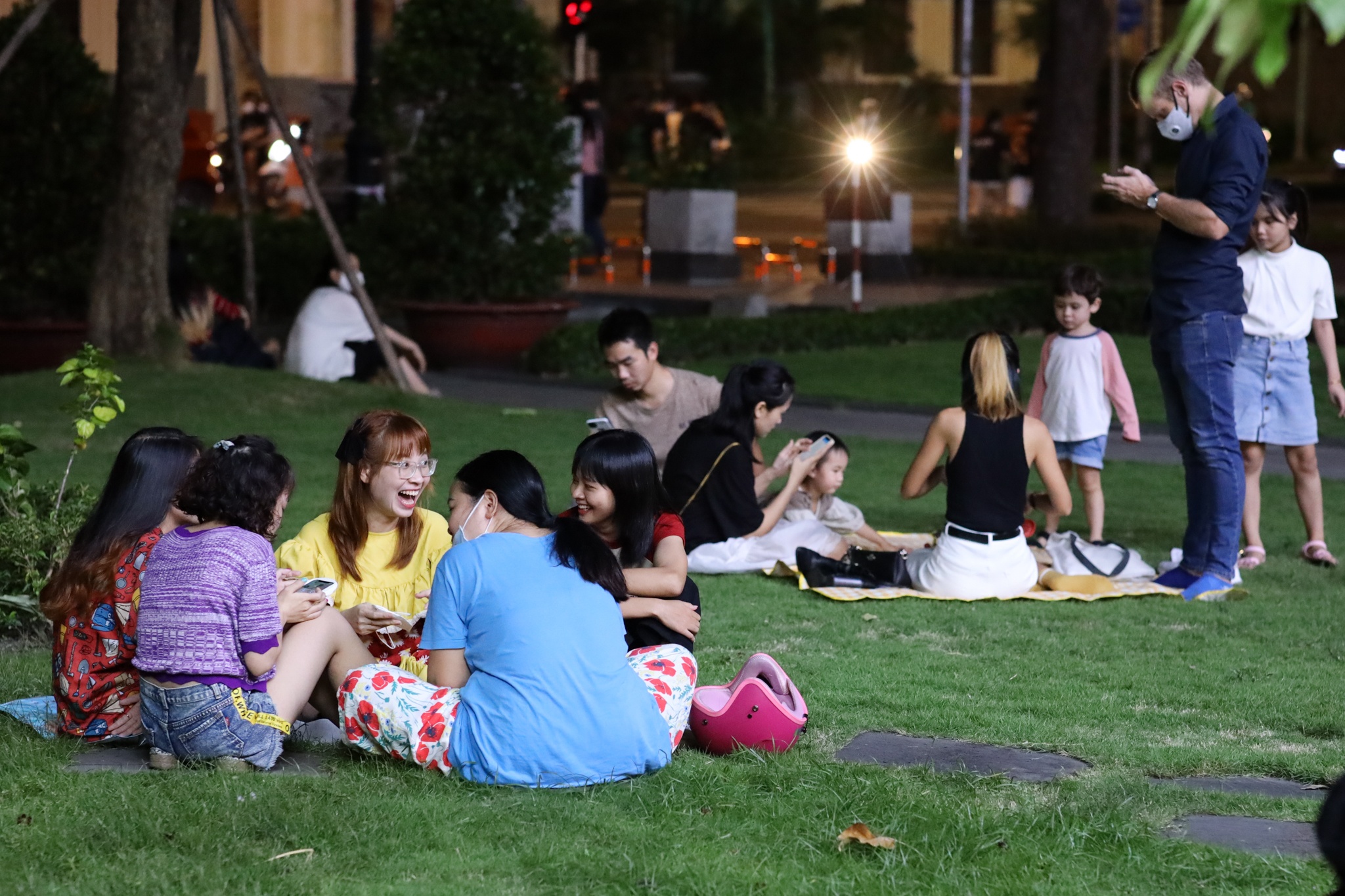 Trung tam TP.HCM dong duc ngay cuoi tuan anh 2