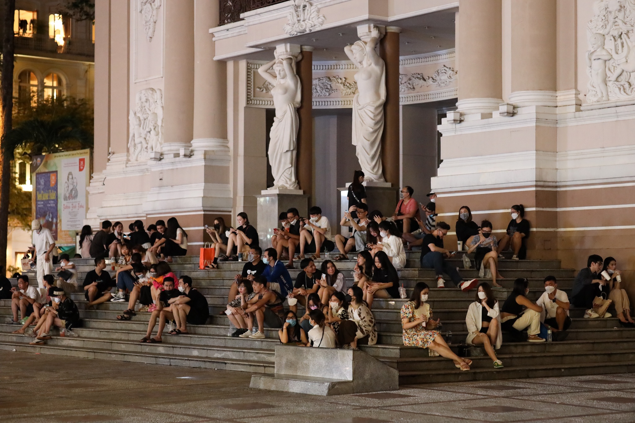 Trung tam TP.HCM dong duc ngay cuoi tuan anh 3