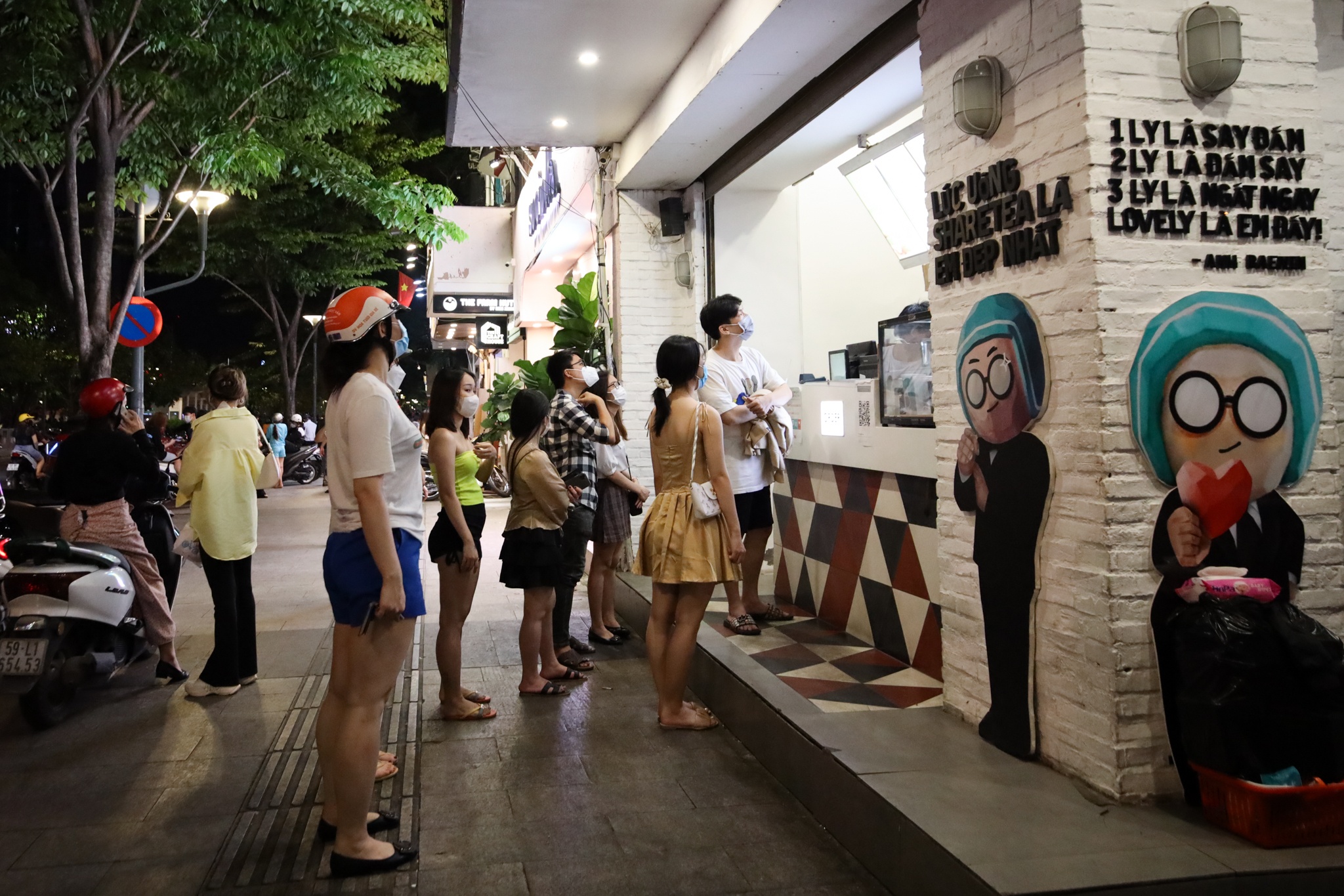 Trung tam TP.HCM dong duc ngay cuoi tuan anh 10