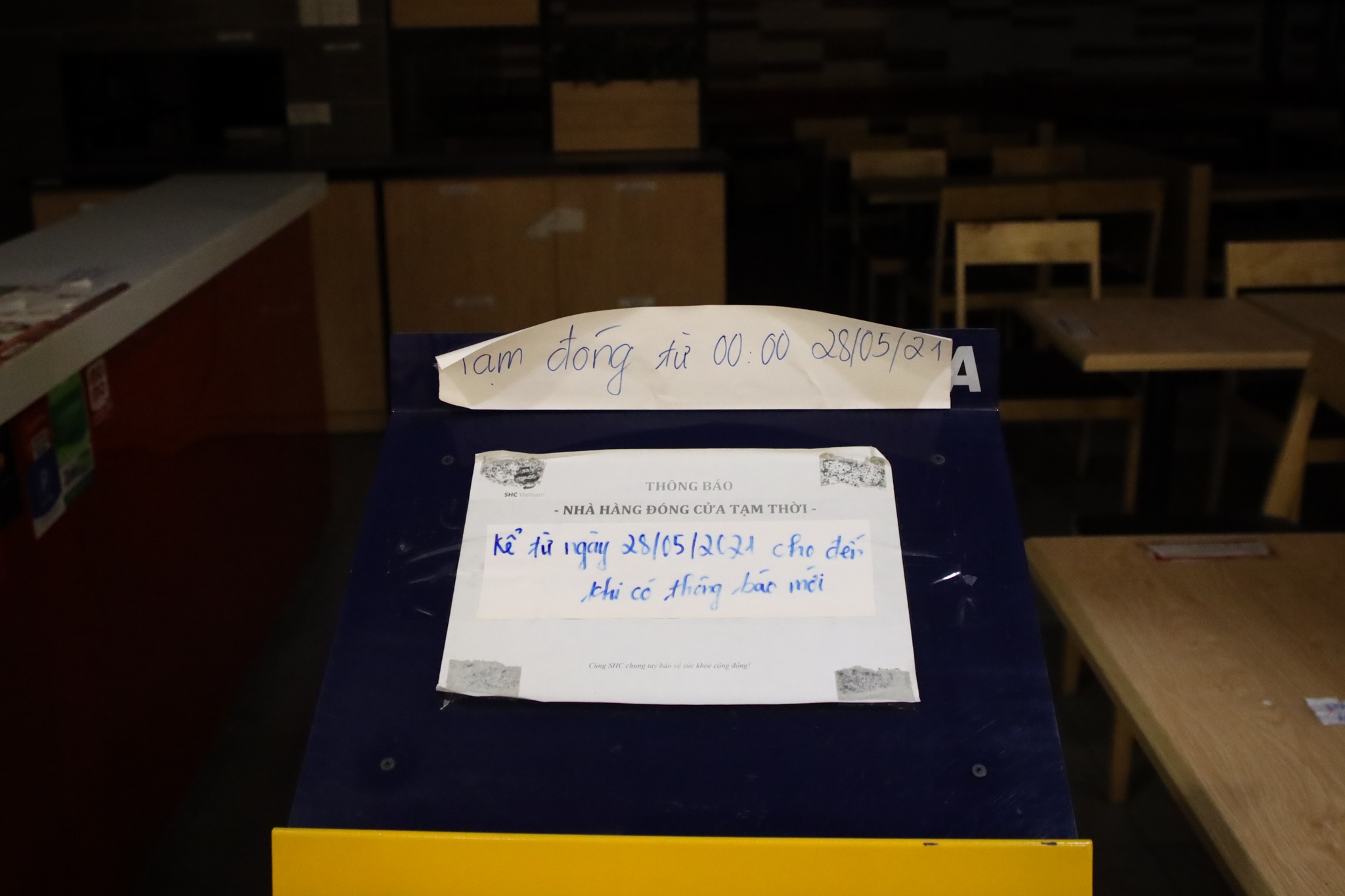 lac dac cua hang o trung tam thuong mai ban tai cho anh 3