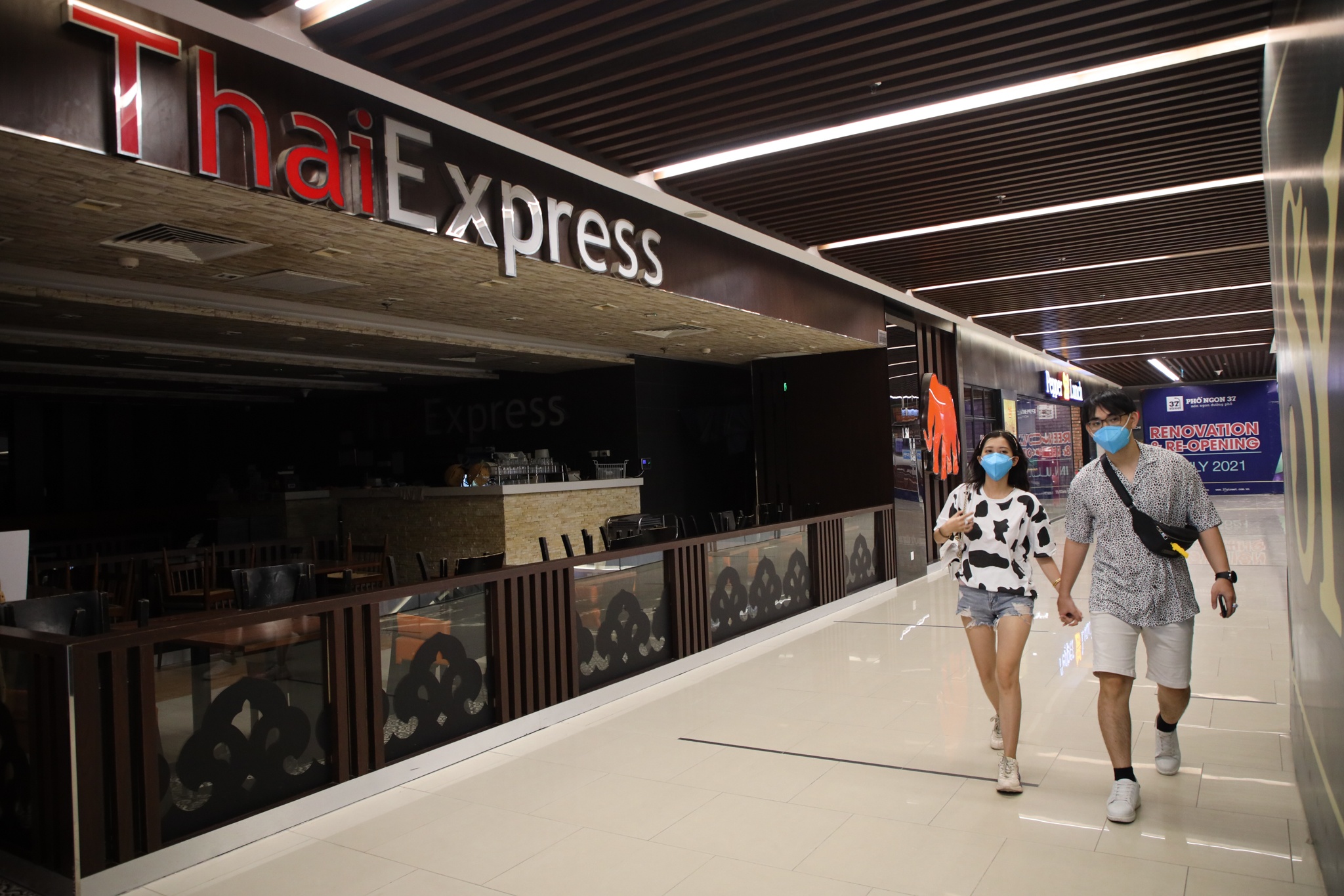 lac dac cua hang o trung tam thuong mai ban tai cho anh 7