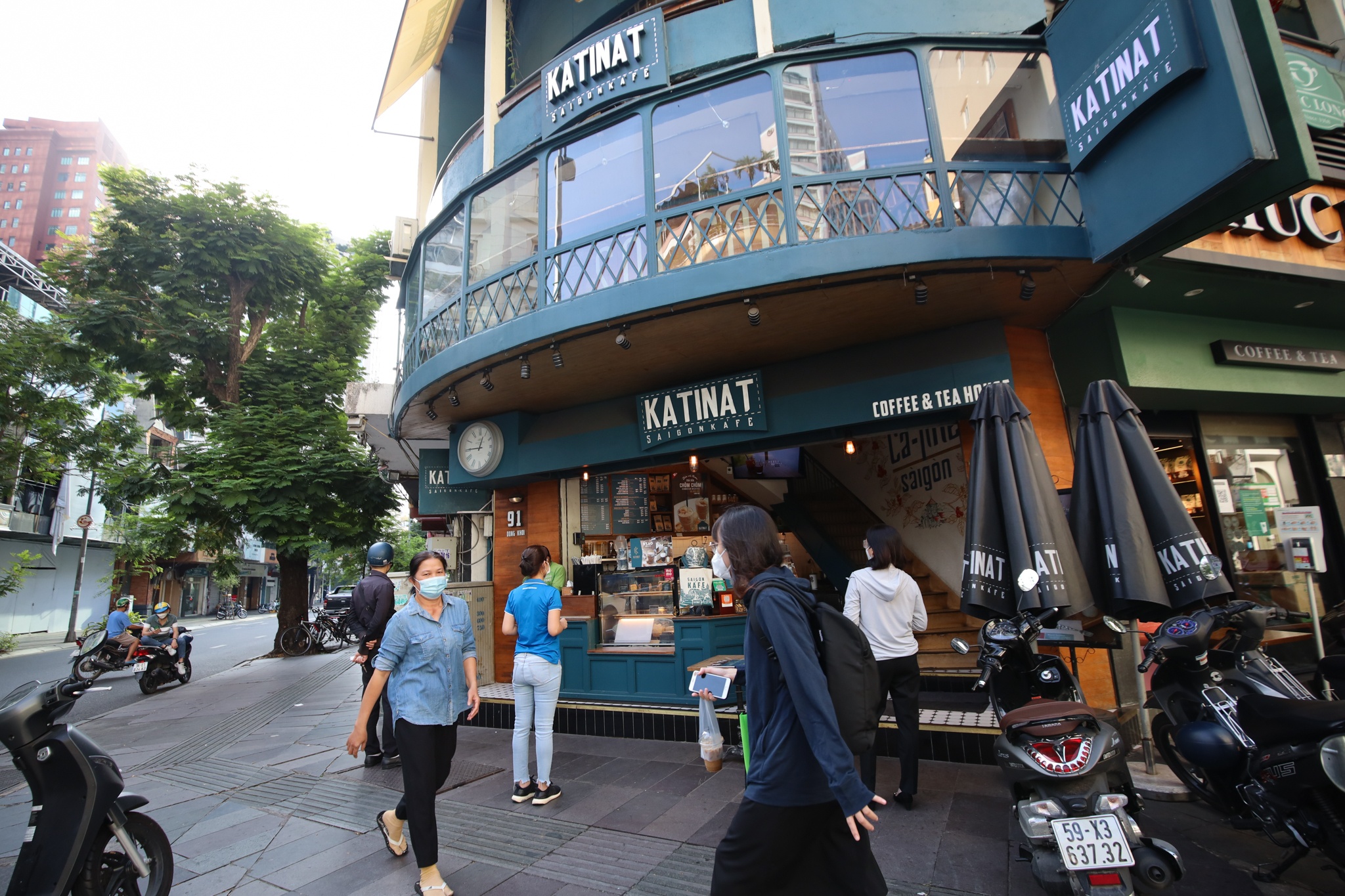 Cac quan ca phe ngay dau mo ban tai cho anh 11