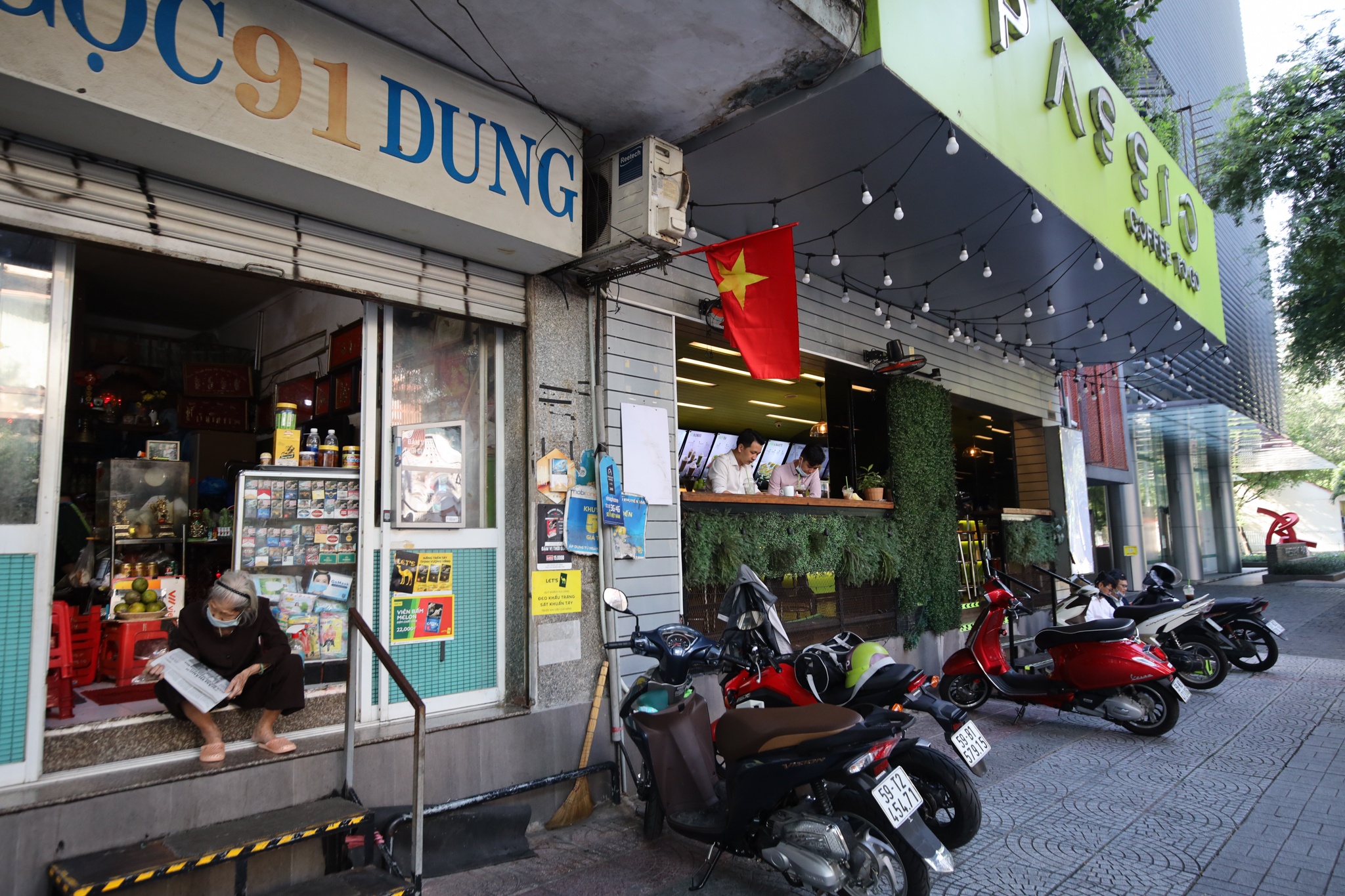 Cac quan ca phe ngay dau mo ban tai cho anh 5