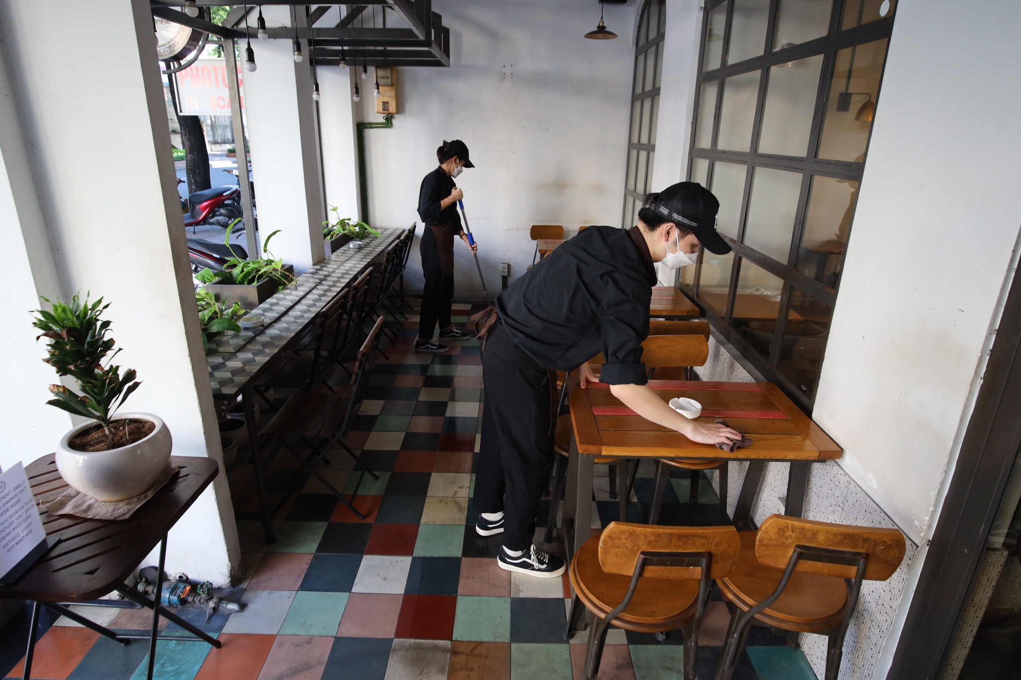 Cac quan ca phe ngay dau mo ban tai cho anh 2