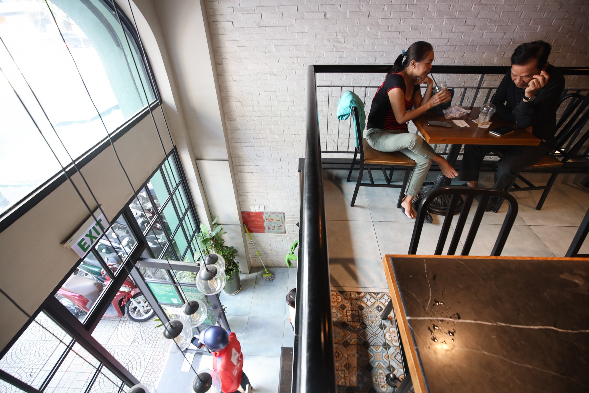 Cac quan ca phe ngay dau mo ban tai cho anh 3