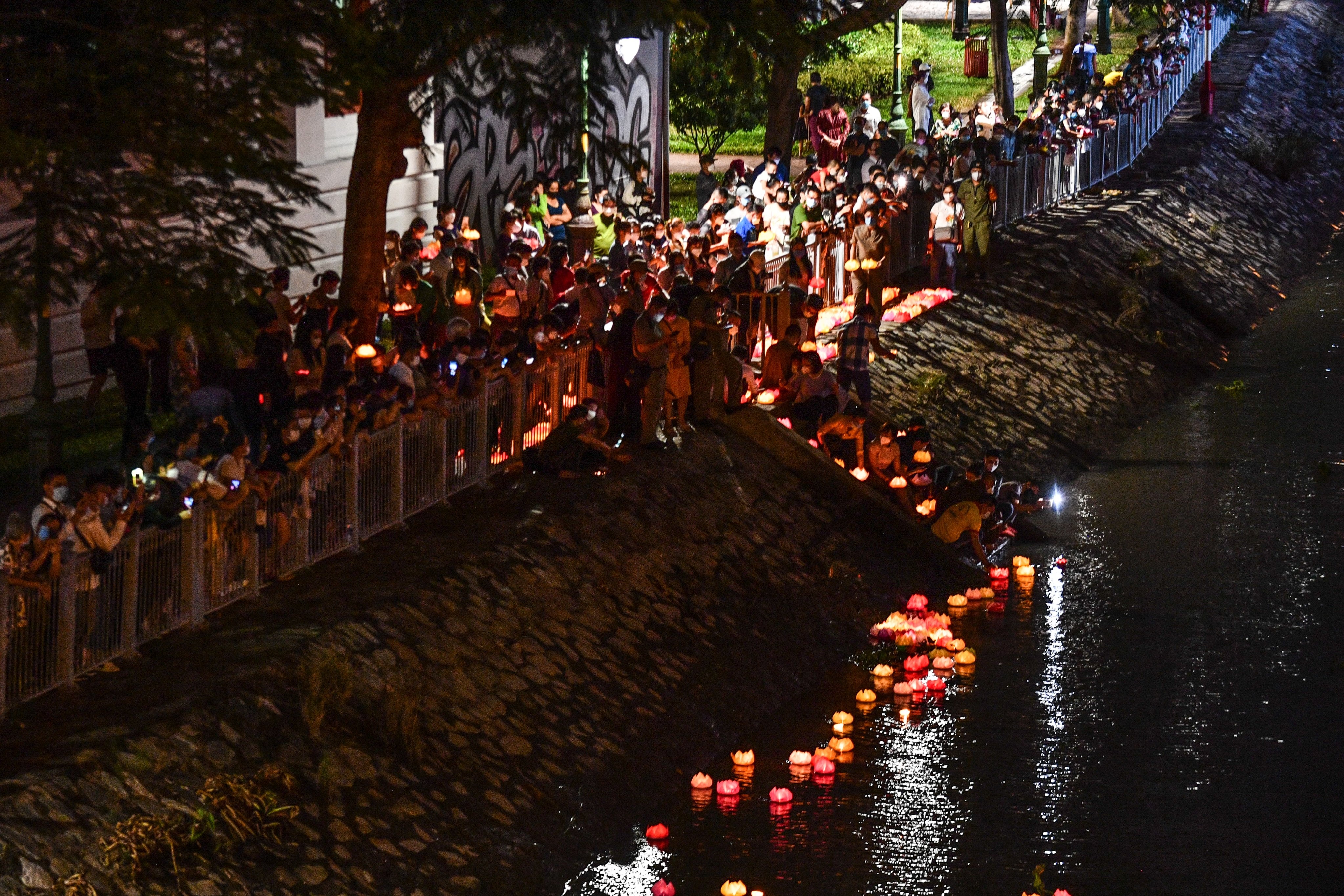 tuong niem nguoi mat vi Covid-19 anh 17
