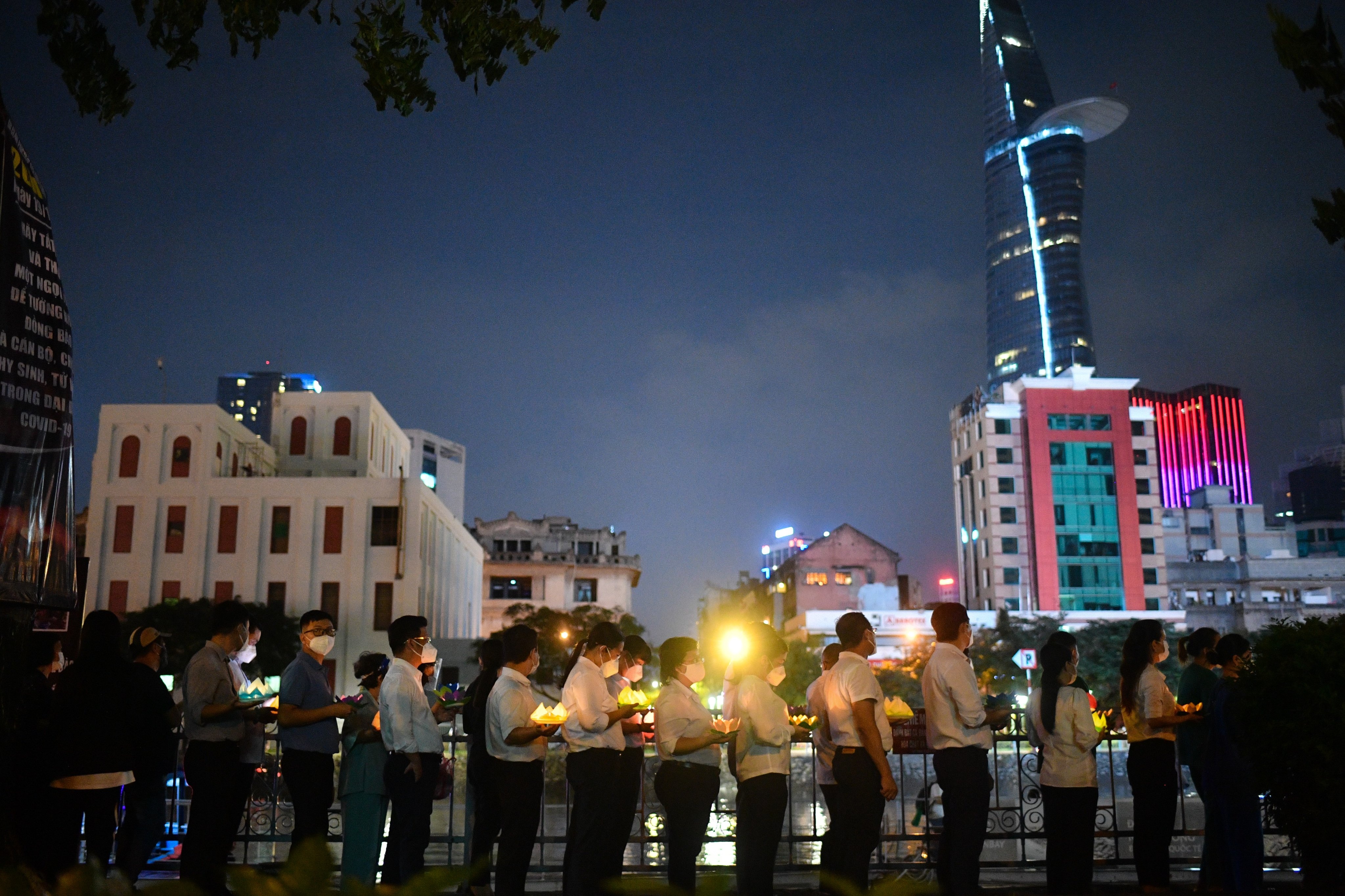 tuong niem nguoi mat vi Covid-19 anh 8