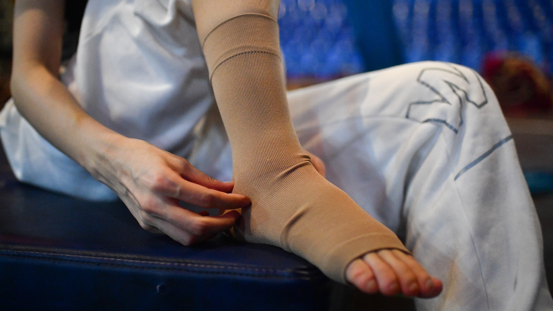 Liz Kim Cương tập nhảy khi đang chấn thương ảnh 3 Liz Kim Cuong tap nhay khi dang chan thuong anh 3