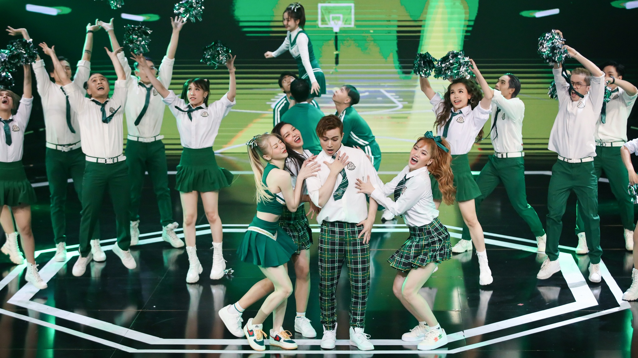 Liz Kim Cương tập nhảy khi đang chấn thương ảnh 10 Liz Kim Cuong tap nhay khi dang chan thuong anh 10