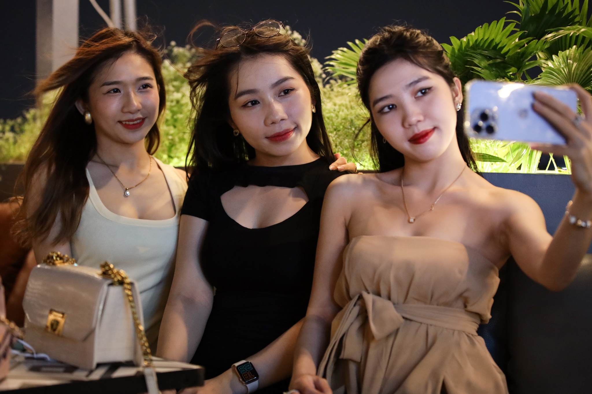 quan ca phe ngam may bay anh 13