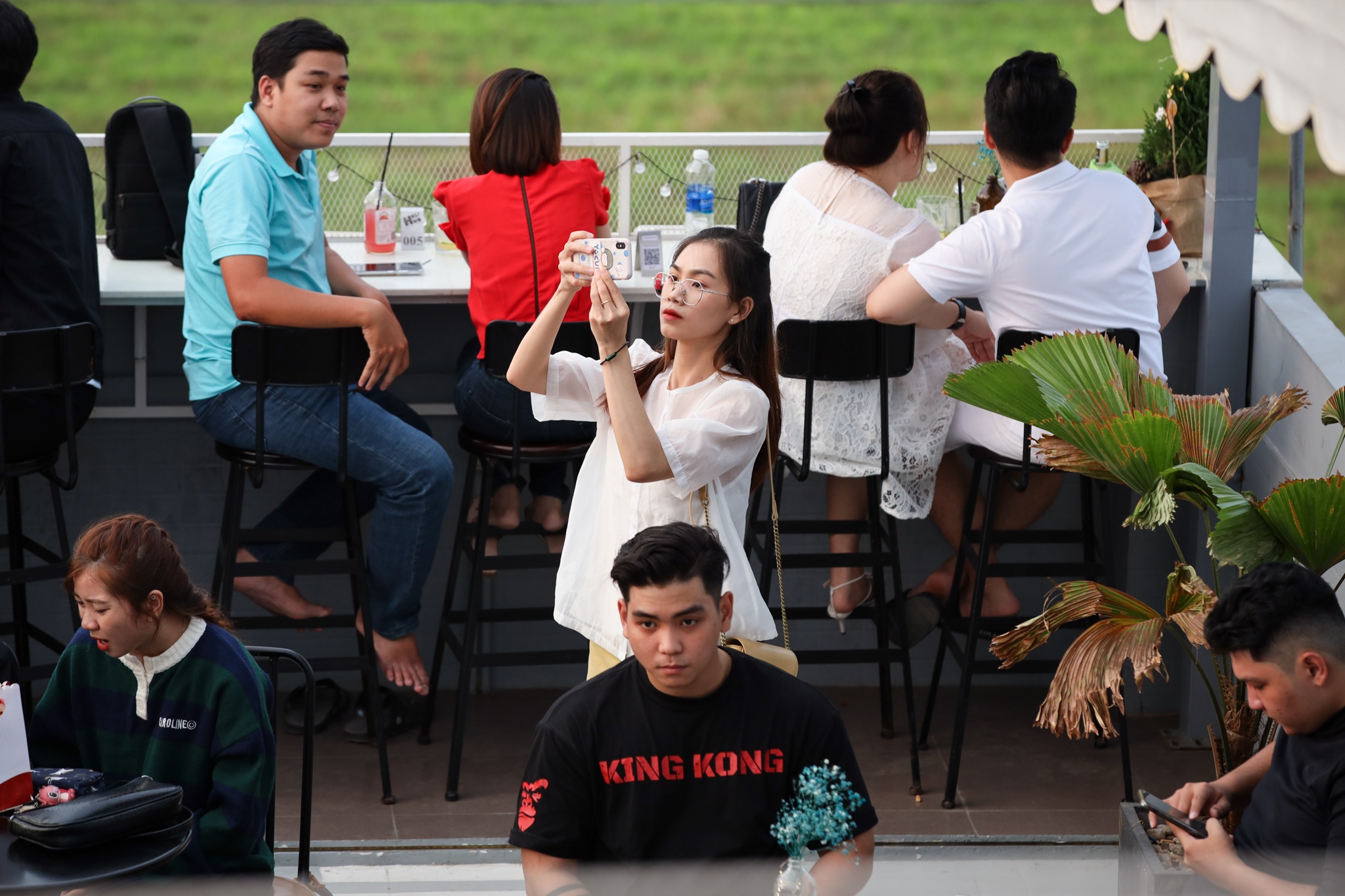 quan ca phe ngam may bay anh 2