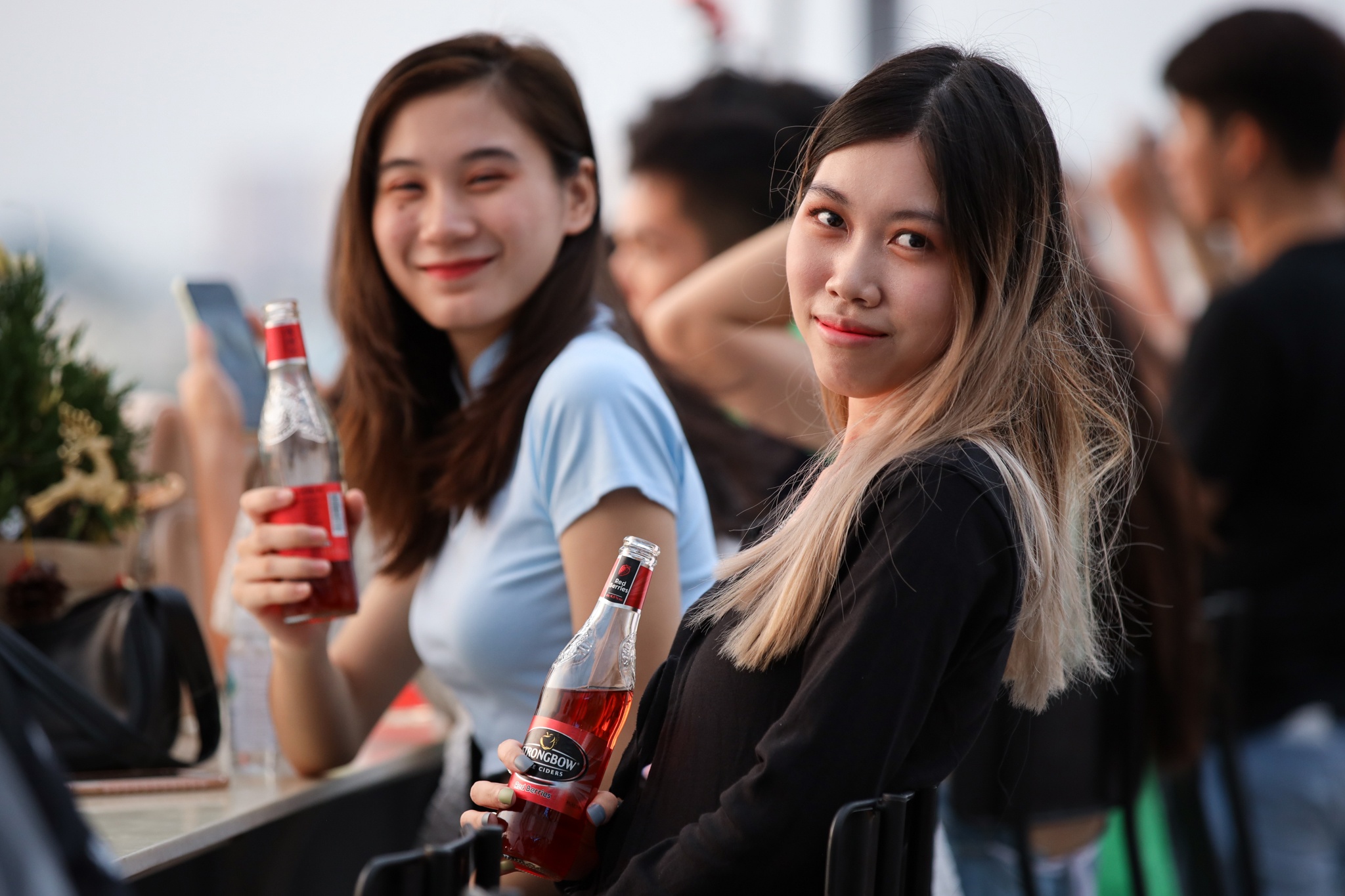 quan ca phe ngam may bay anh 4