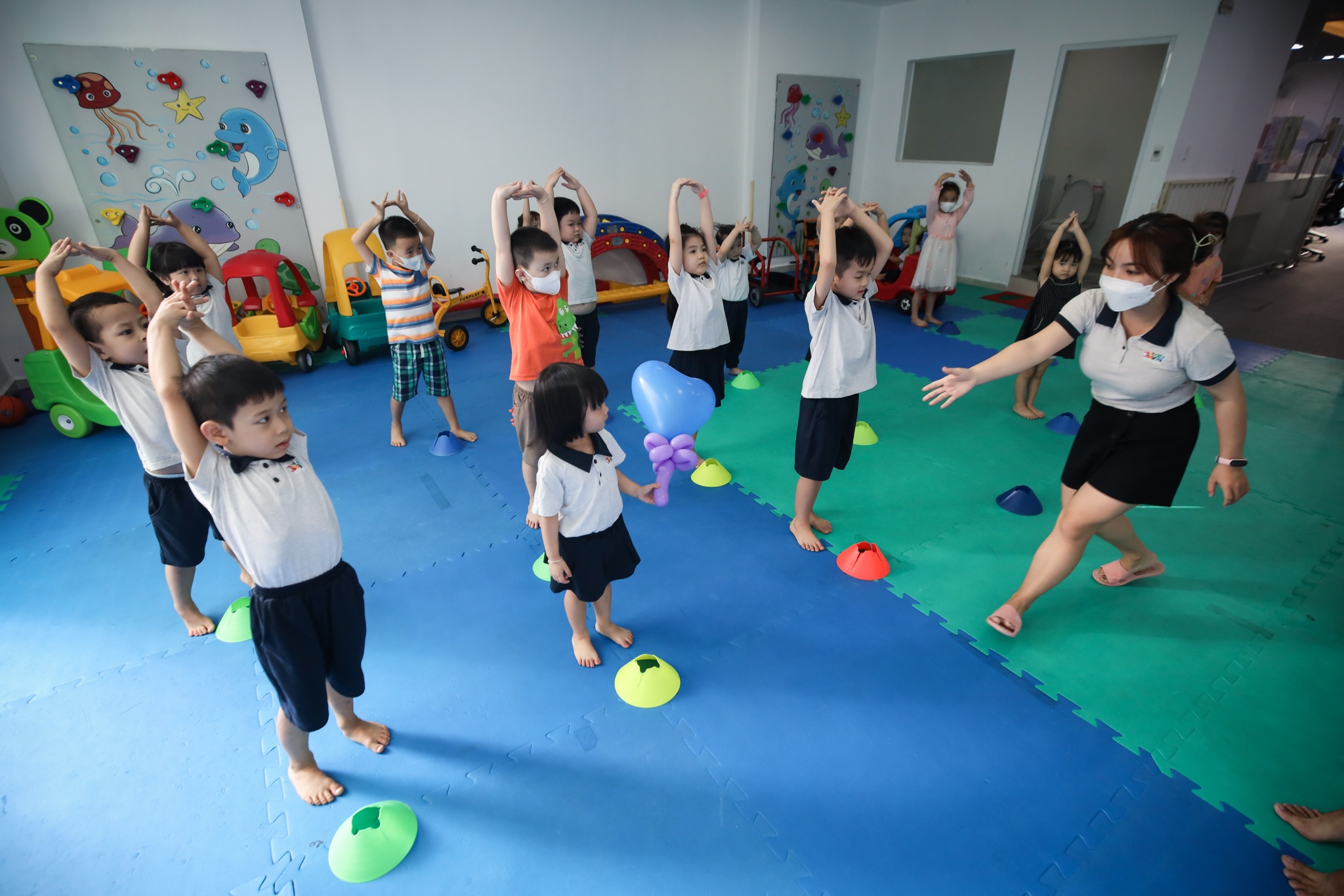 trẻ khóc khi đi học lại ảnh 9 tre khoc khi di hoc lai anh 9