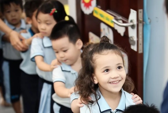 Hai tuan toi lop cua tre duoi 3 tuoi o TP.HCM hinh anh