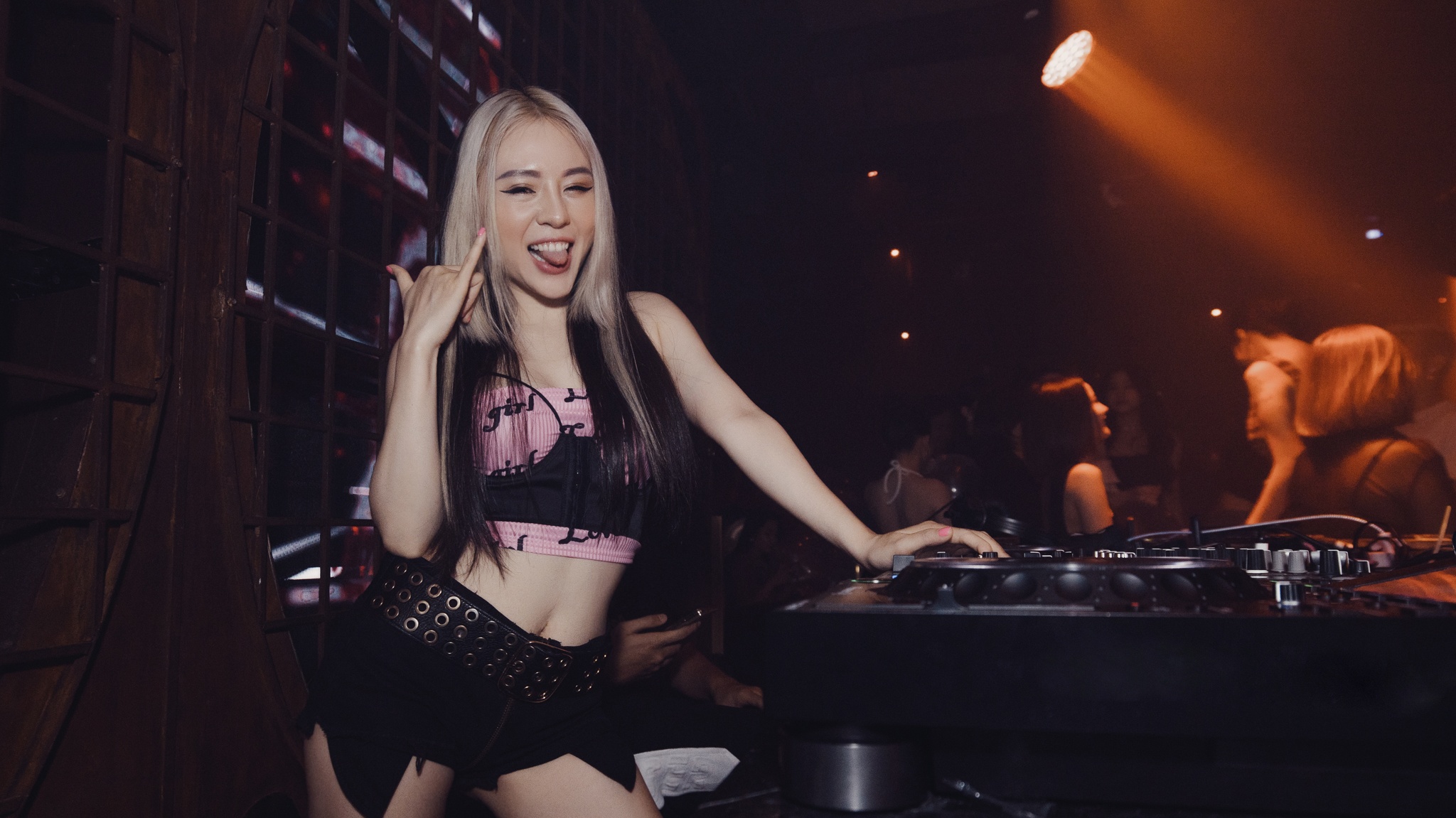 nữ DJ gợi cảm ảnh 1 nu DJ goi cam anh 1