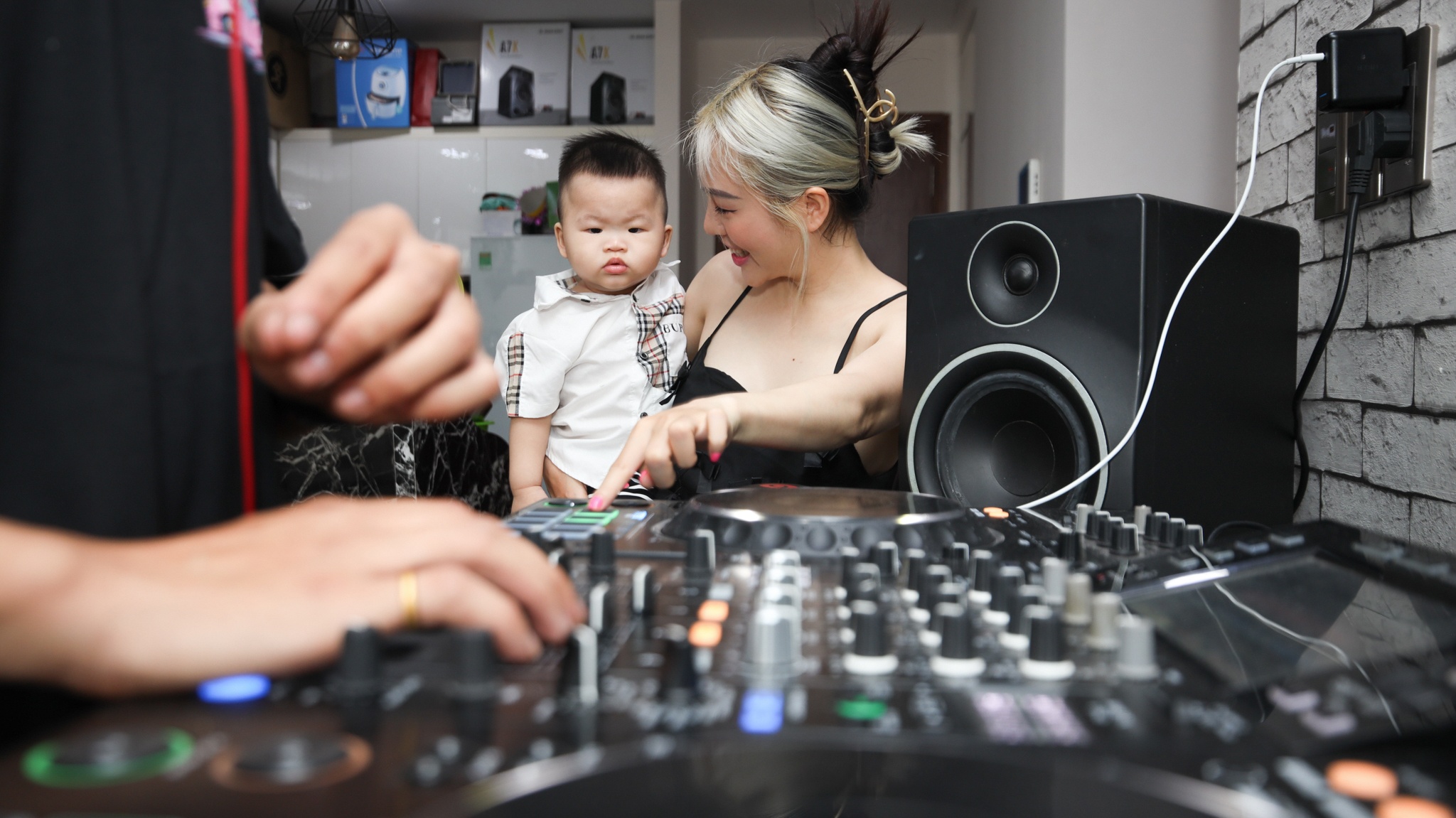 nữ DJ gợi cảm ảnh 13 nu DJ goi cam anh 13