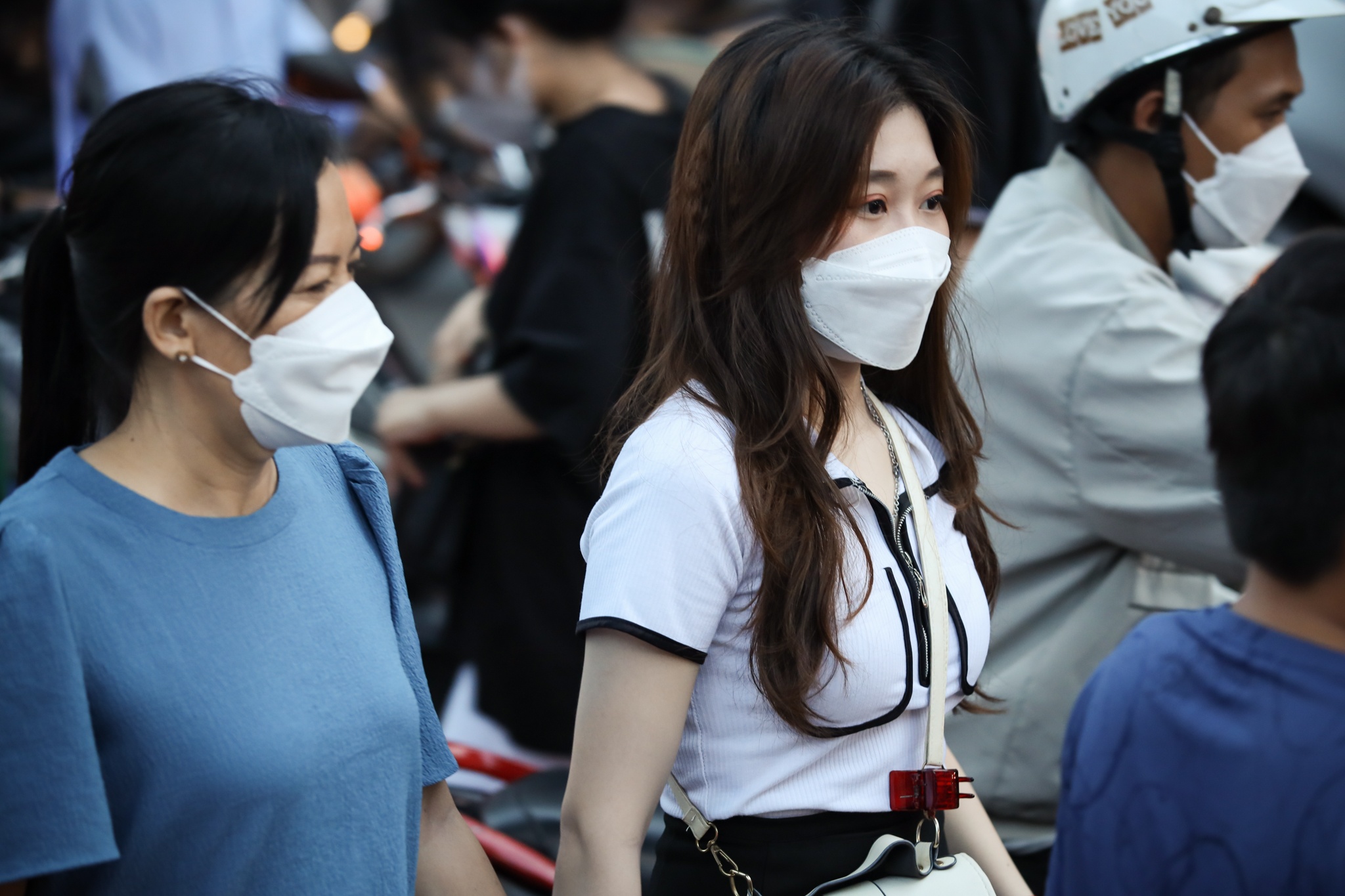 Van Lam duoc co dong vien nu san don anh 4