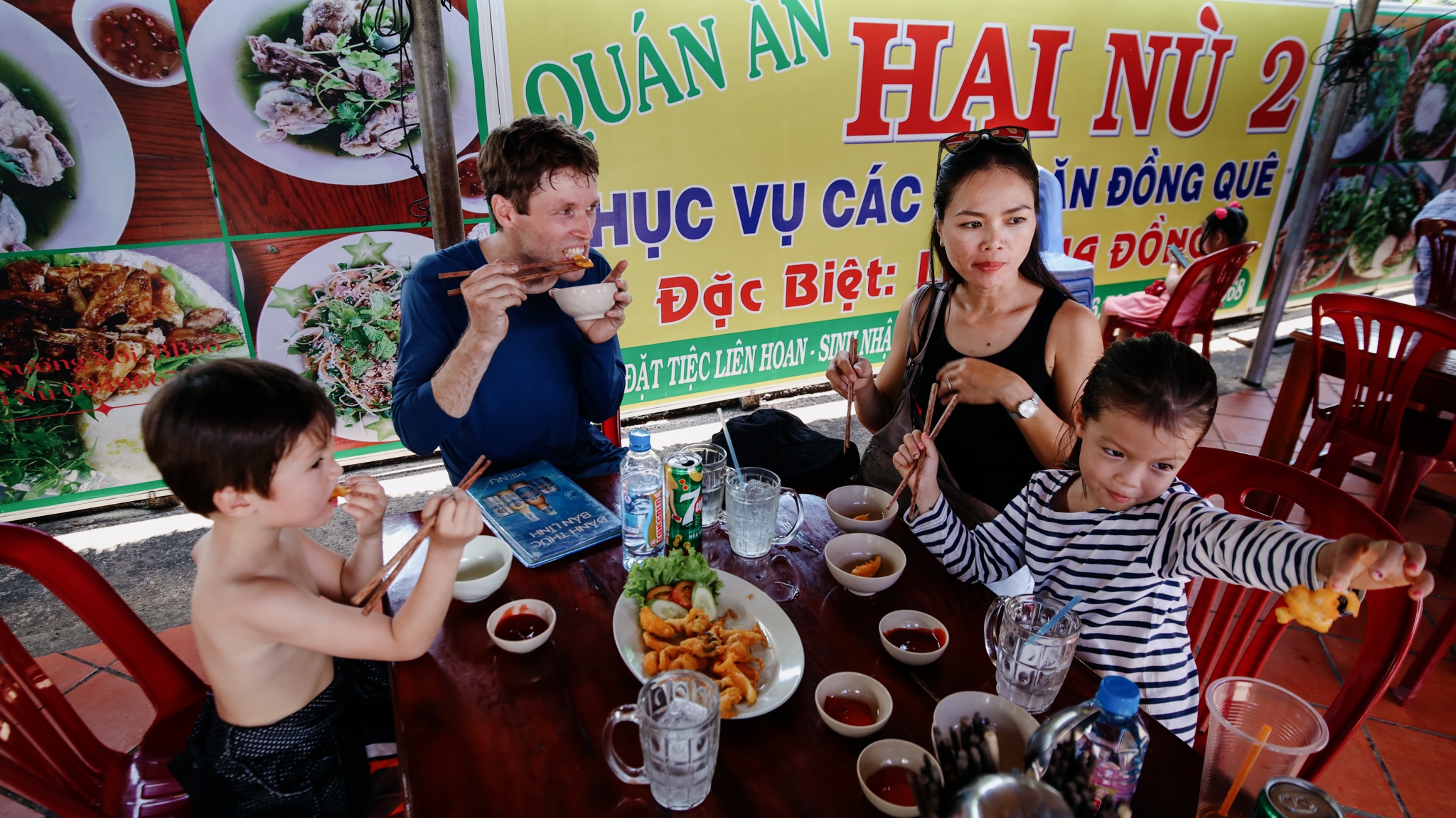 Cặp song sinh 5 tuổi đua xe ở TP.HCM ảnh 22 Cap song sinh 5 tuoi dua xe o TP.HCM anh 22