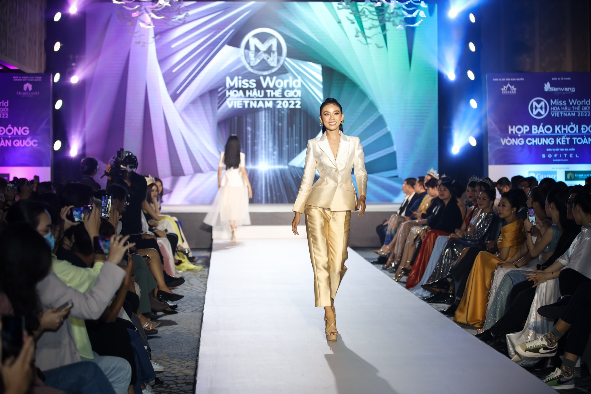 hoa hau the gioi viet nam anh 1