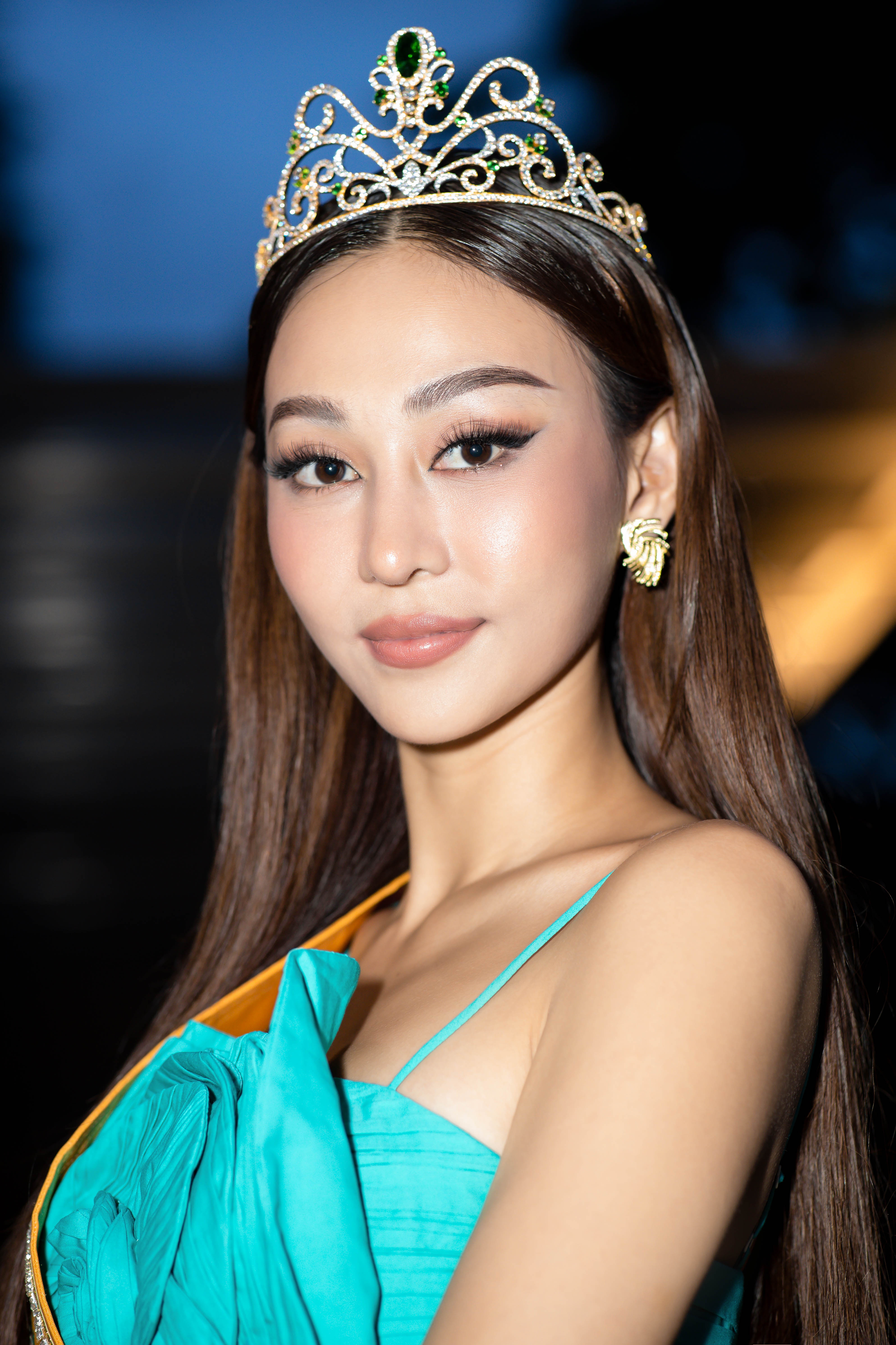 Hoa hau Hoa binh anh 4