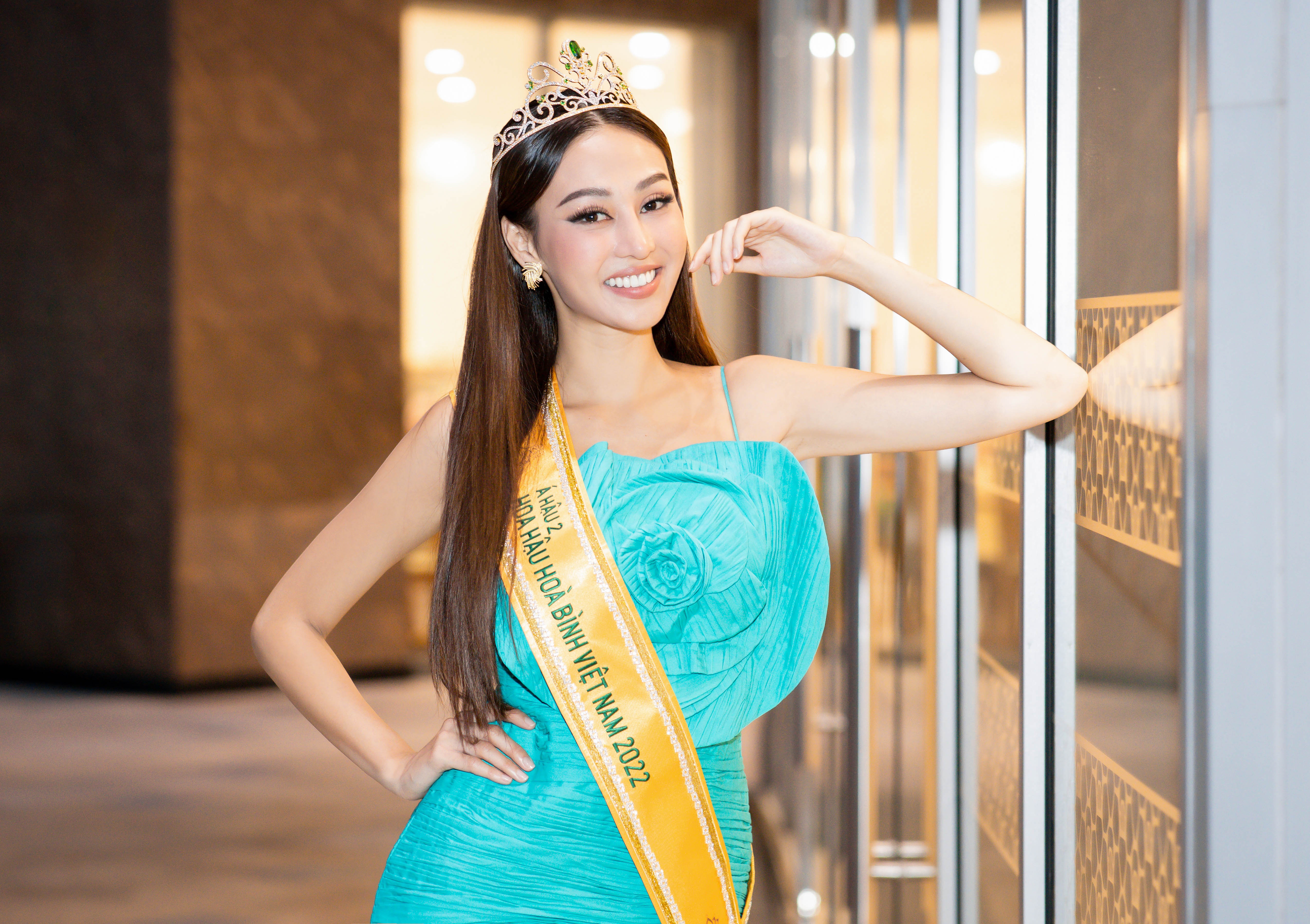 Hoa hau Hoa binh anh 6