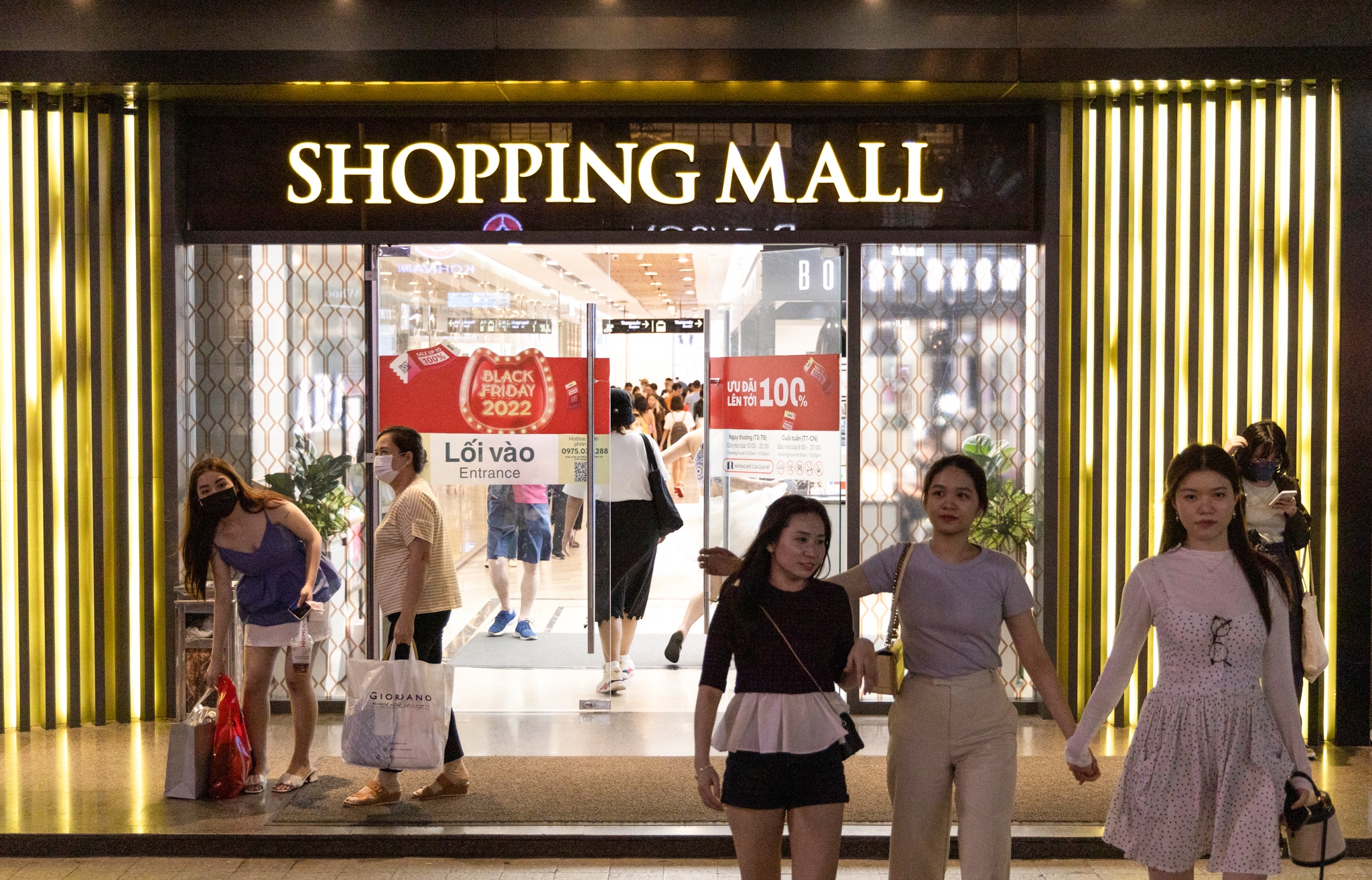 Black Friday tai TP.HCM anh 1