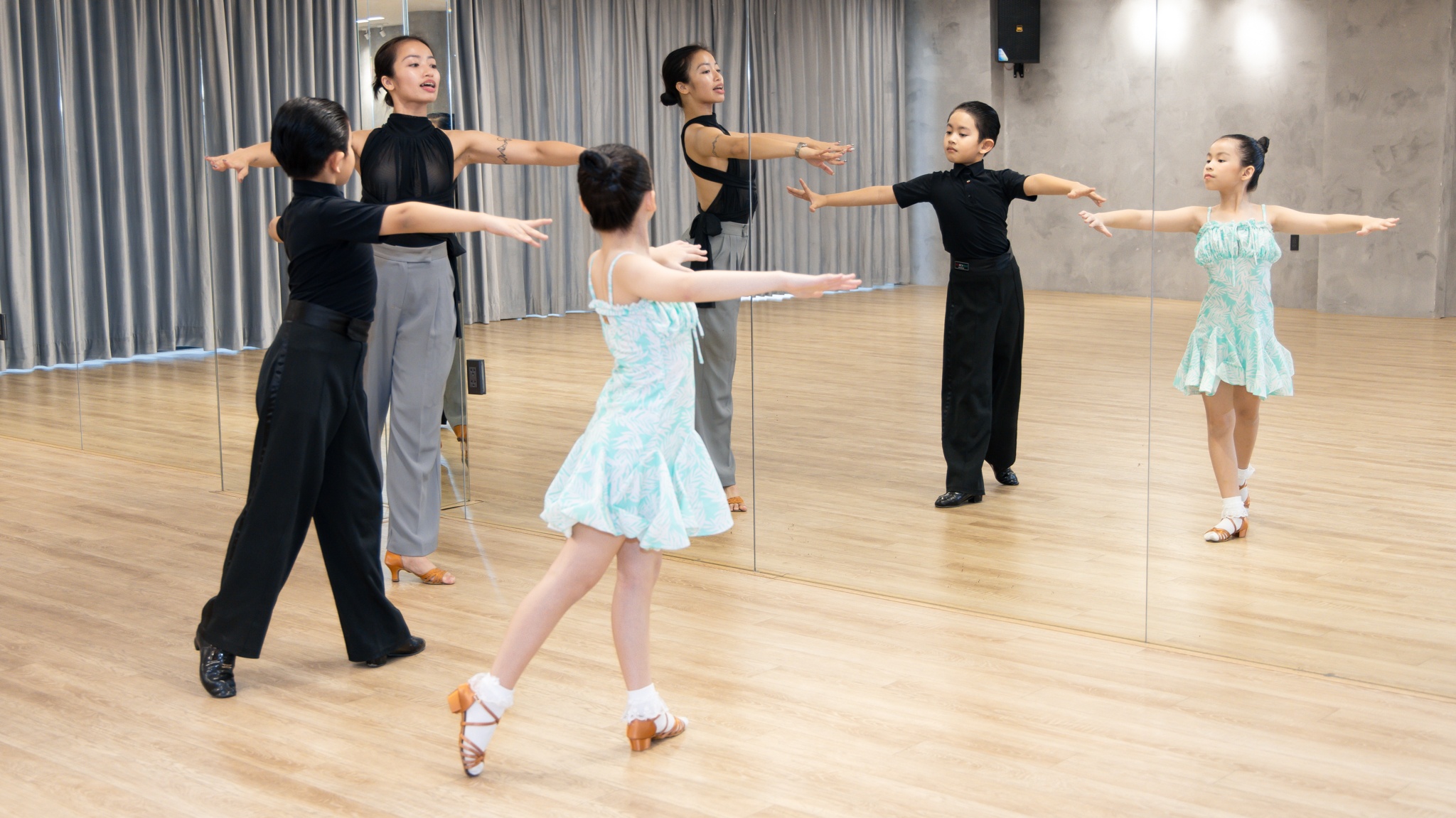 con Khanh Thi Phan Hien anh 2