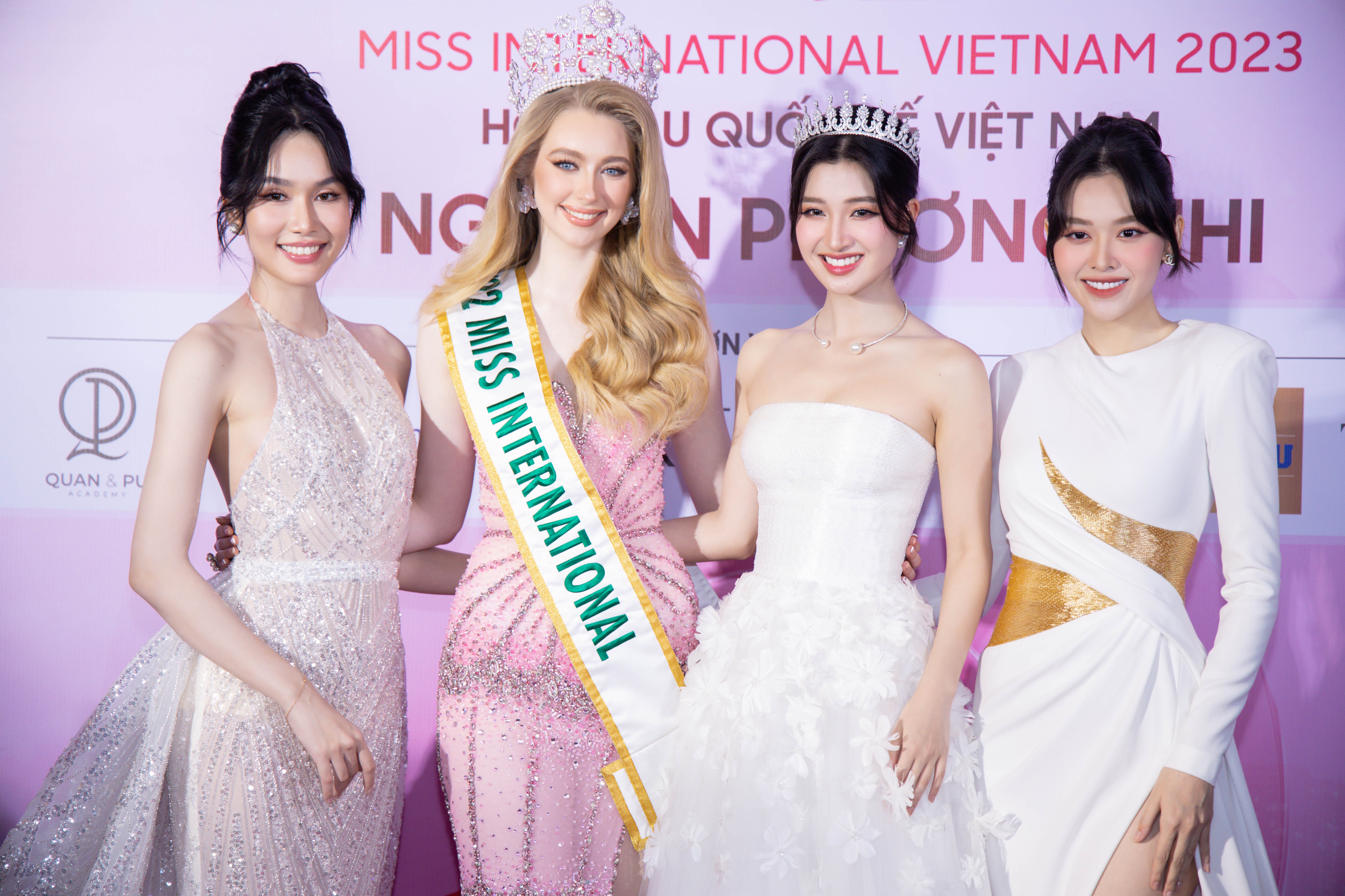 Hoa hau Quoc te anh 4