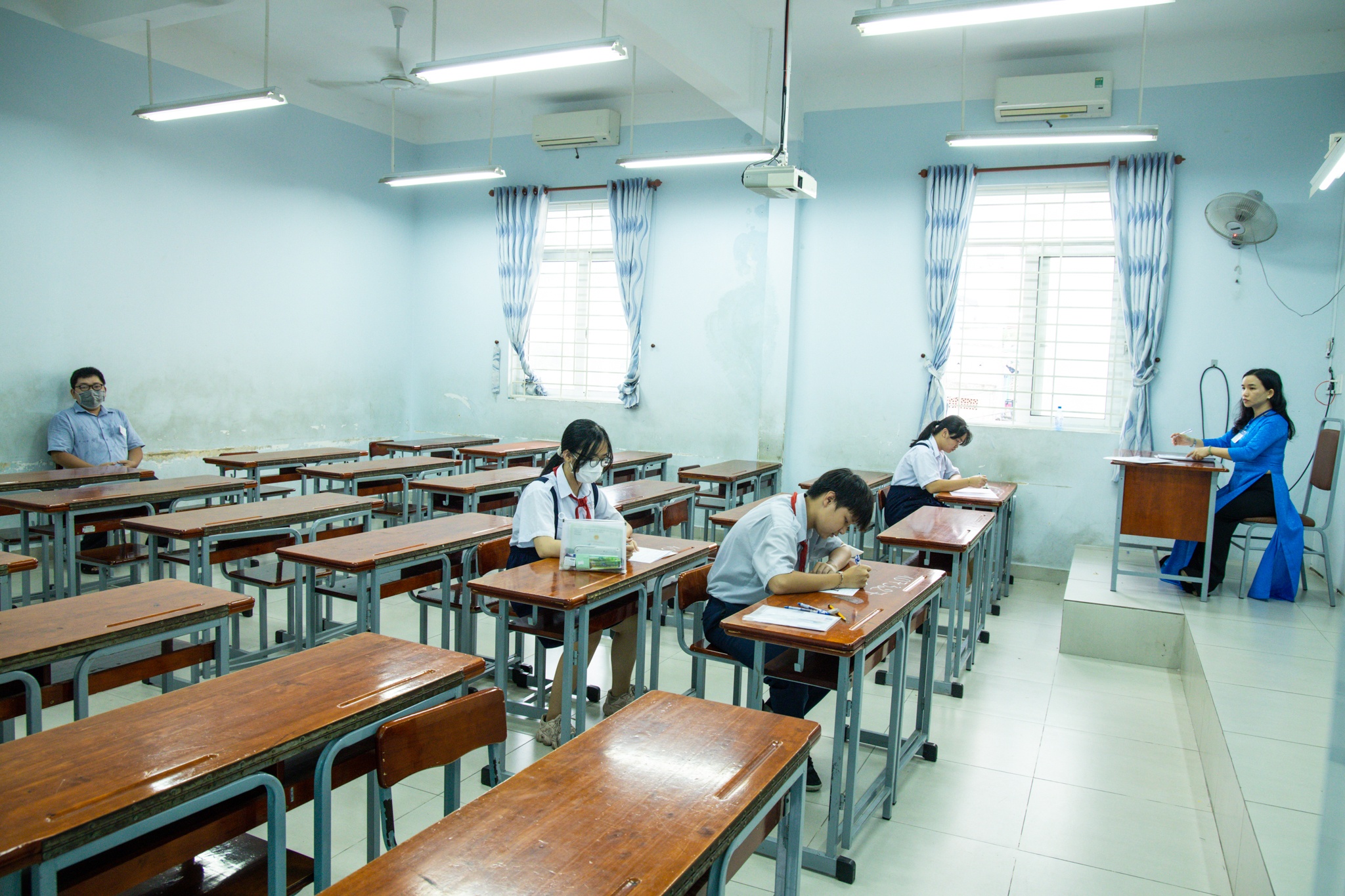 thi lop 10 TP.HCM anh 6