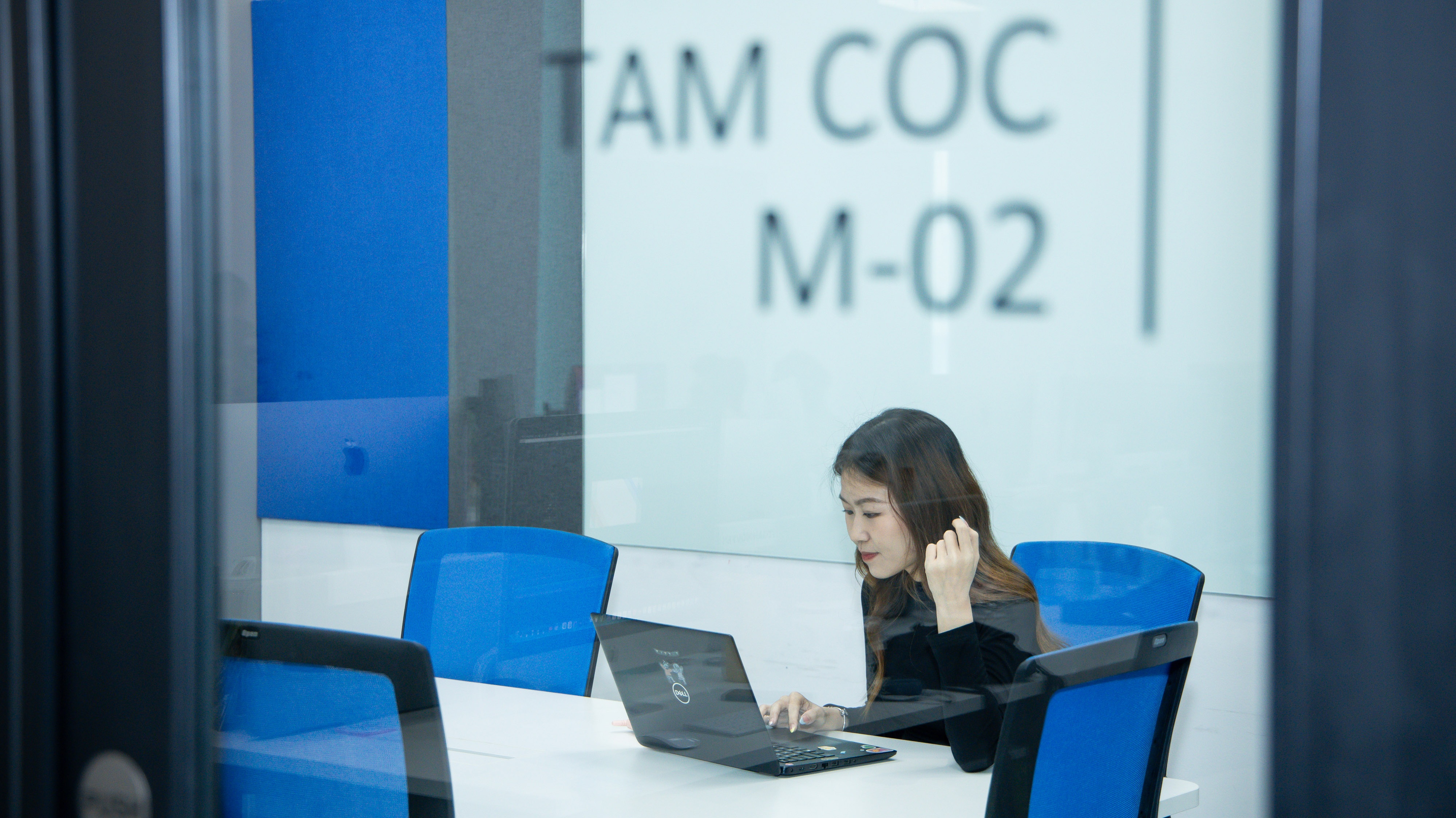 mot nay cua nhan vien anh 12