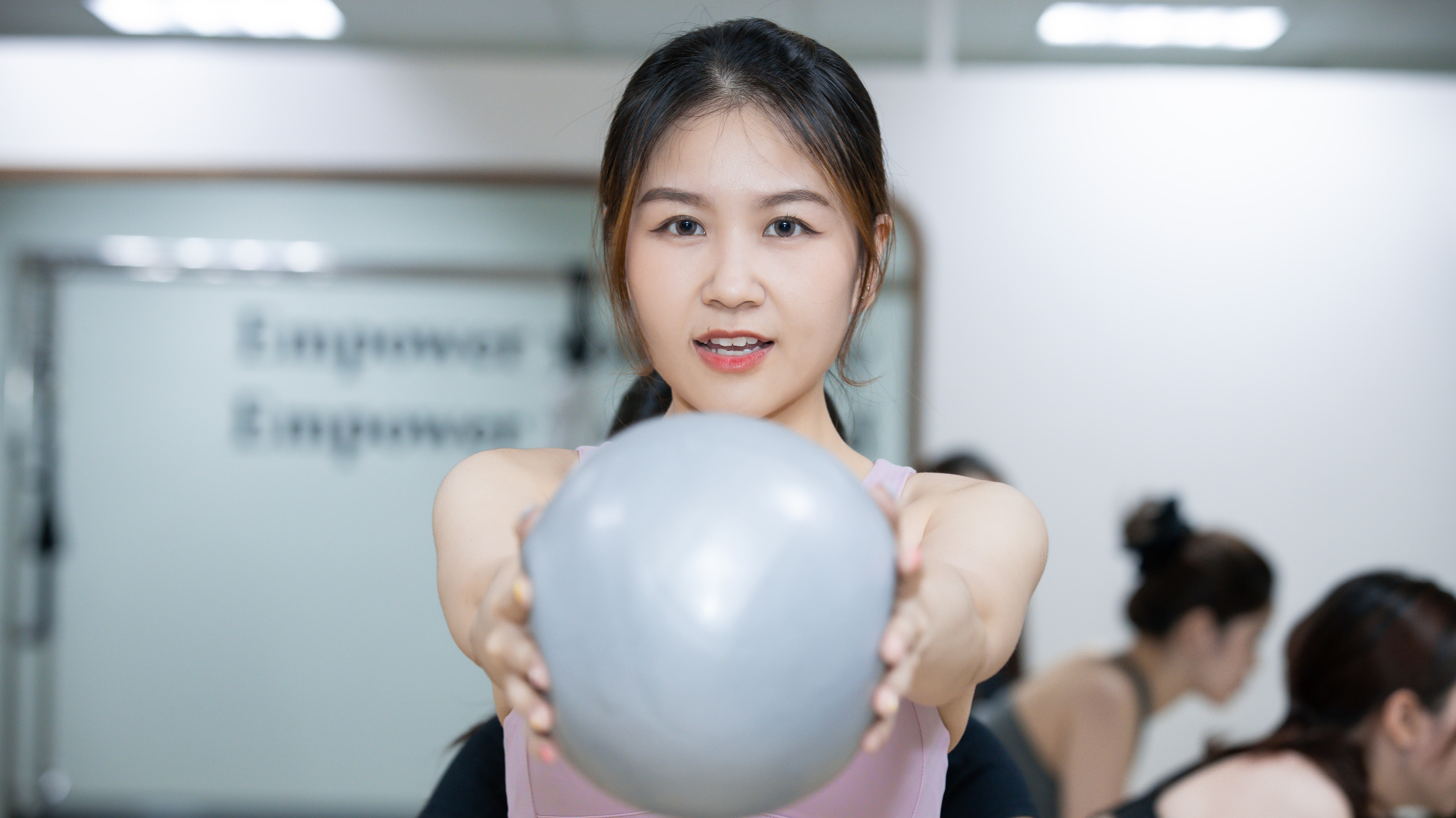 mot nay cua nhan vien anh 16