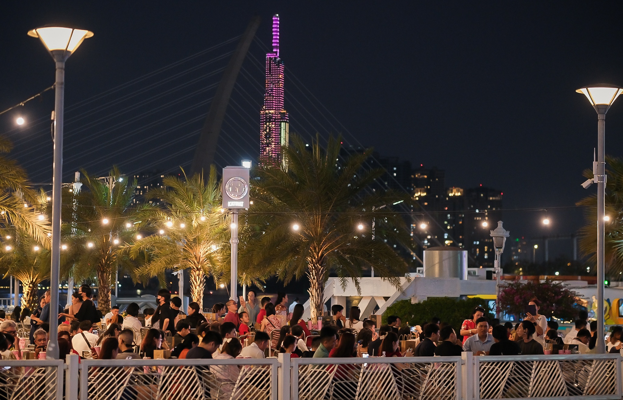 ket xe dem giao thua anh 6