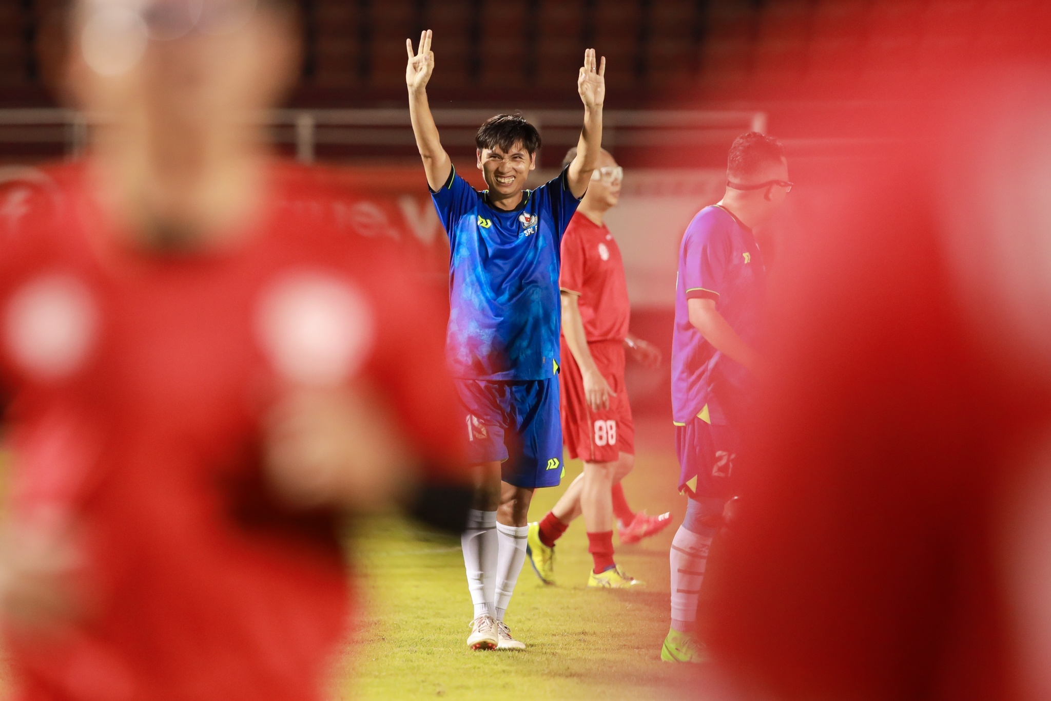 Ngay bao chi cach mang anh 15