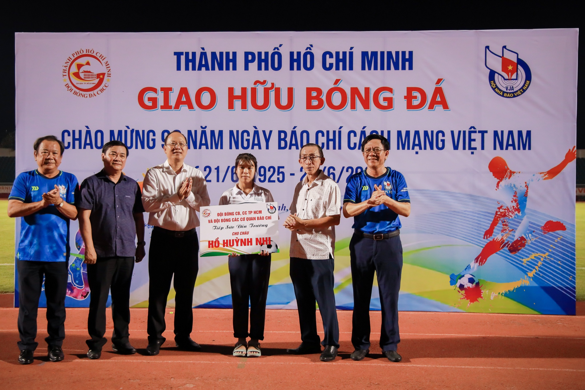 Ngay bao chi cach mang anh 18