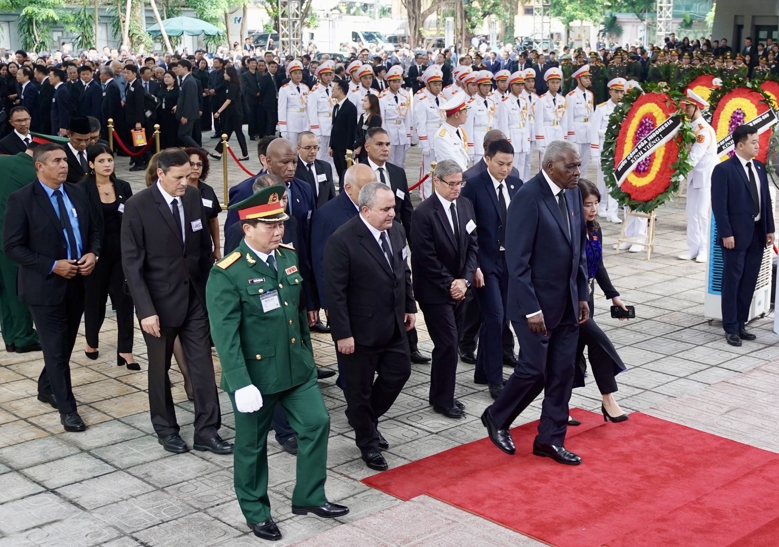 Doan quoc te vieng TBT anh 1