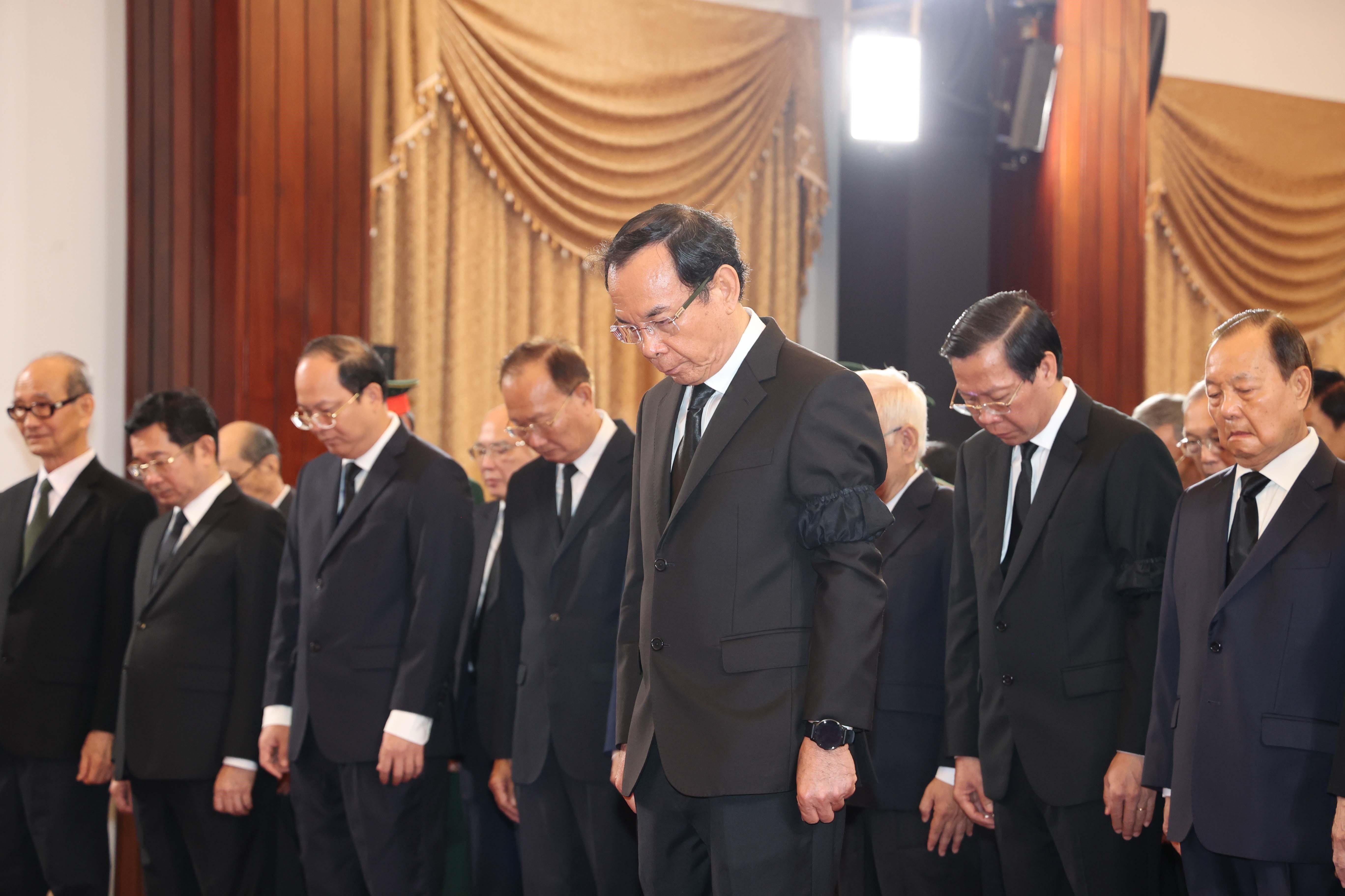 Le vieng Tong Bi thu Nguyen Phu Trong tai Hoi truong Thong Nhat hinh anh