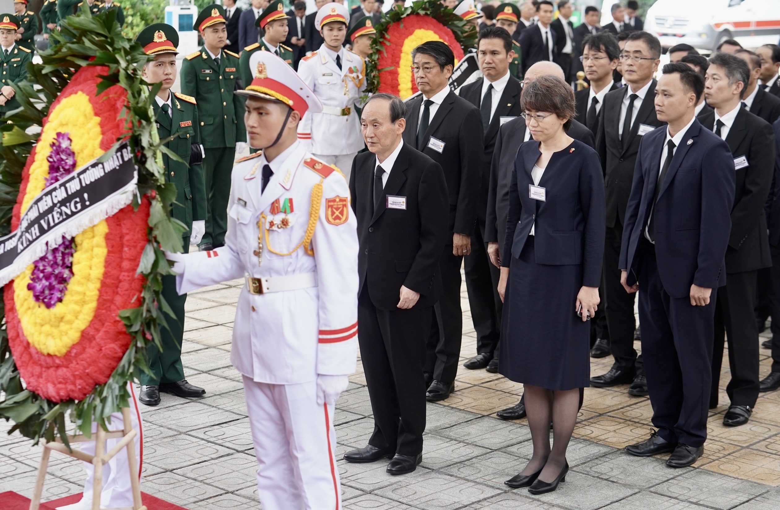 Doan quoc te vieng TBT anh 7