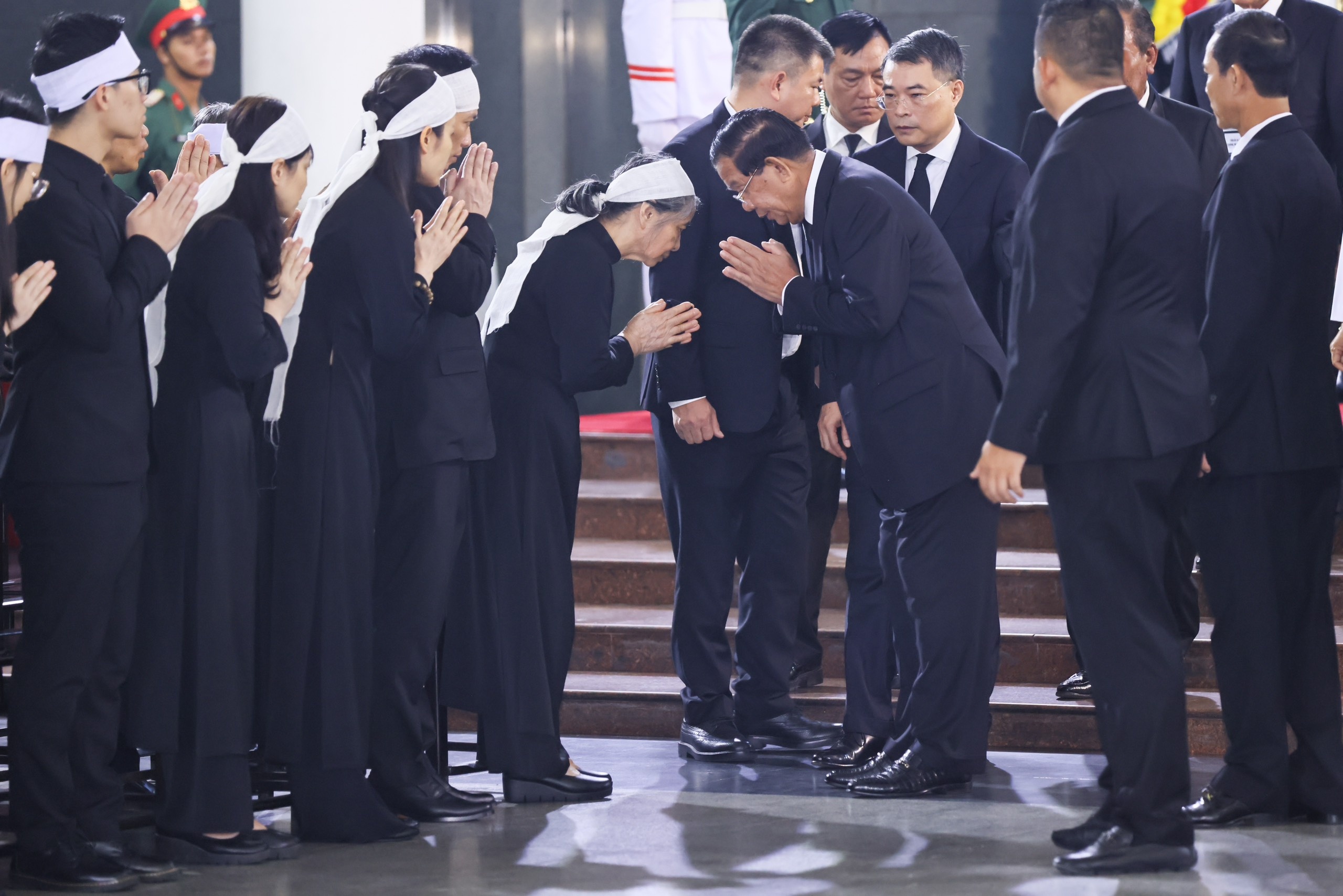 Doan quoc te vieng TBT anh 6