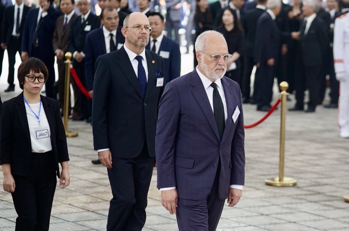 Doan quoc te vieng TBT anh 13