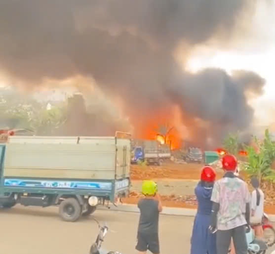Clip chay du doi, cot khoi bao trum kem tieng no o Buon Ma Thuot hinh anh