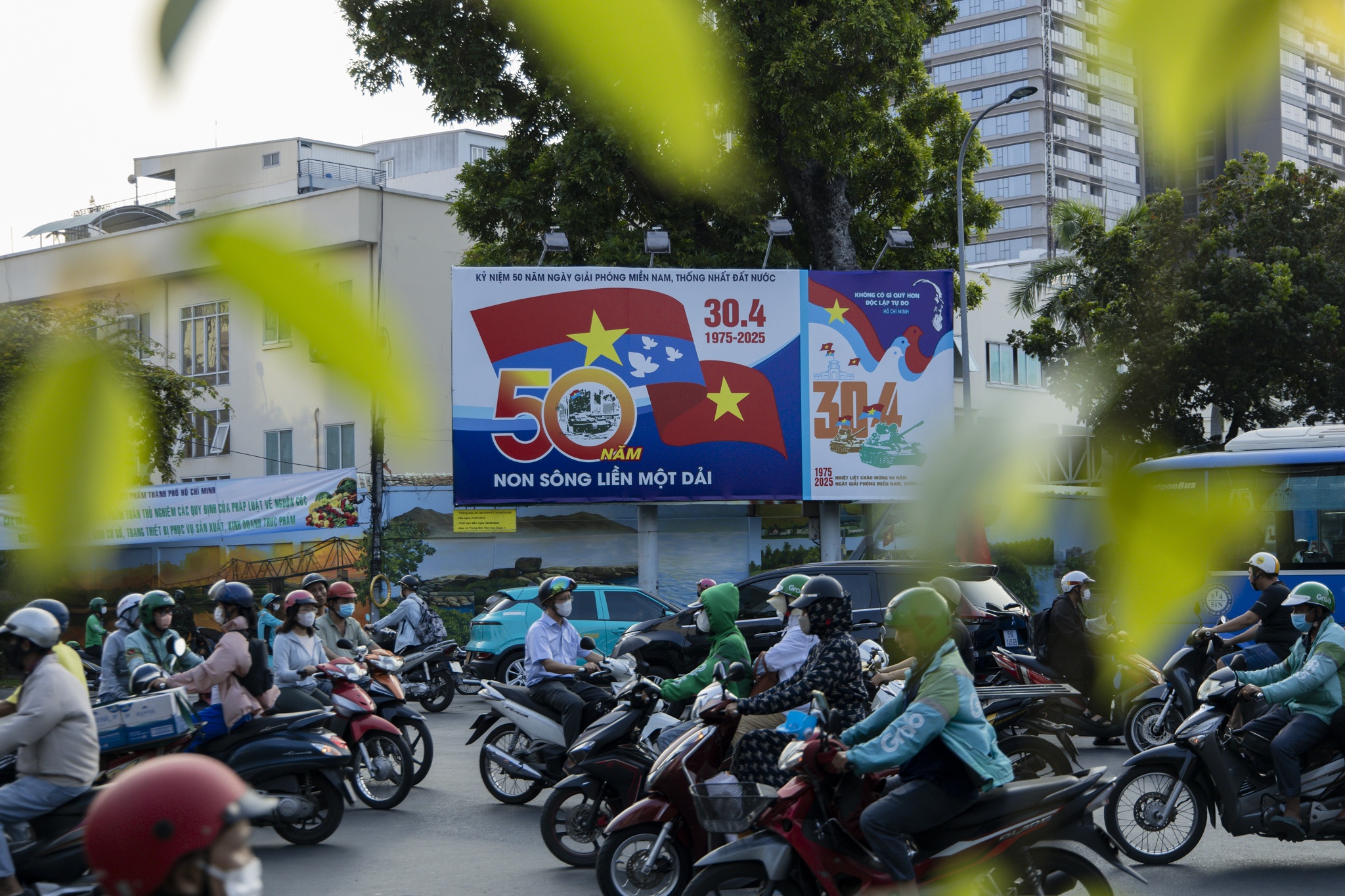 Hang quan trung tam TP.HCM dong cua tu 17h truoc tong hop luyen hinh anh