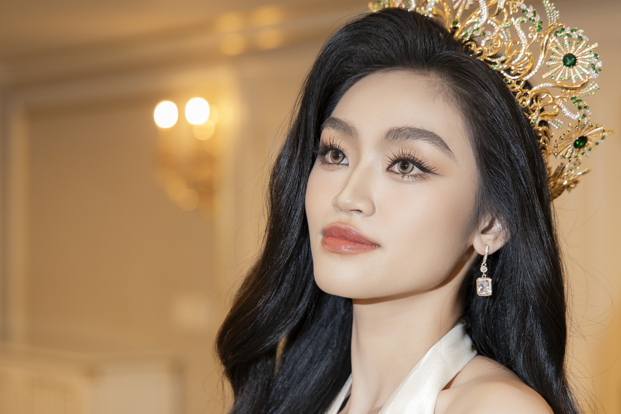 Hoa hậu Yến Nhi đọ sắc 4 á hậu