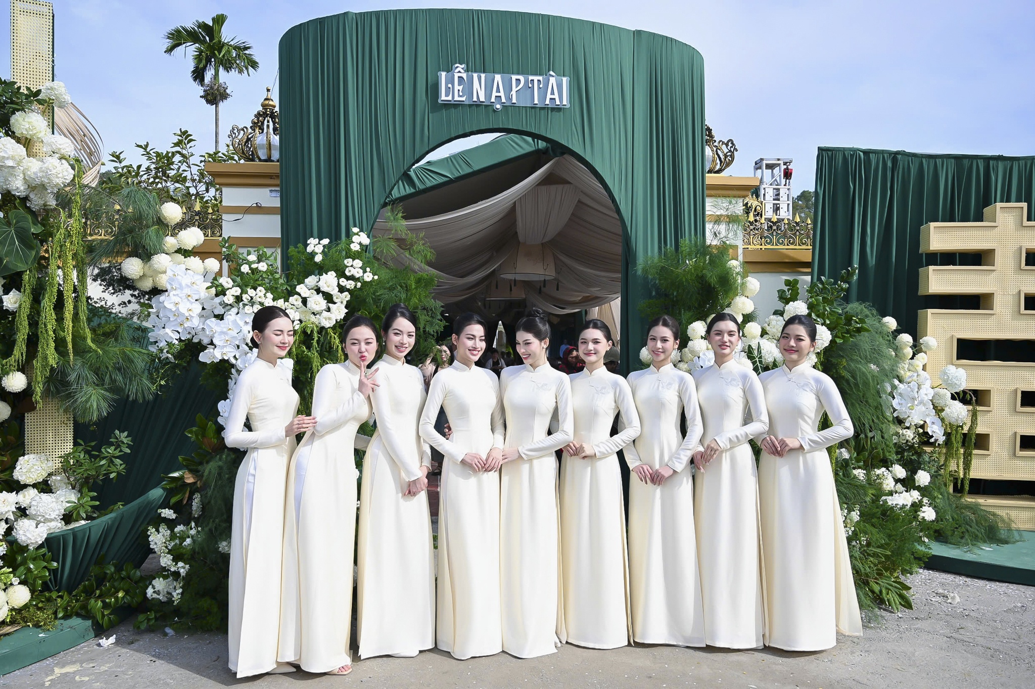 Hình ảnh lễ ăn hỏi của Đỗ Thị Hà và thiếu gia Tập đoàn Sơn Hải