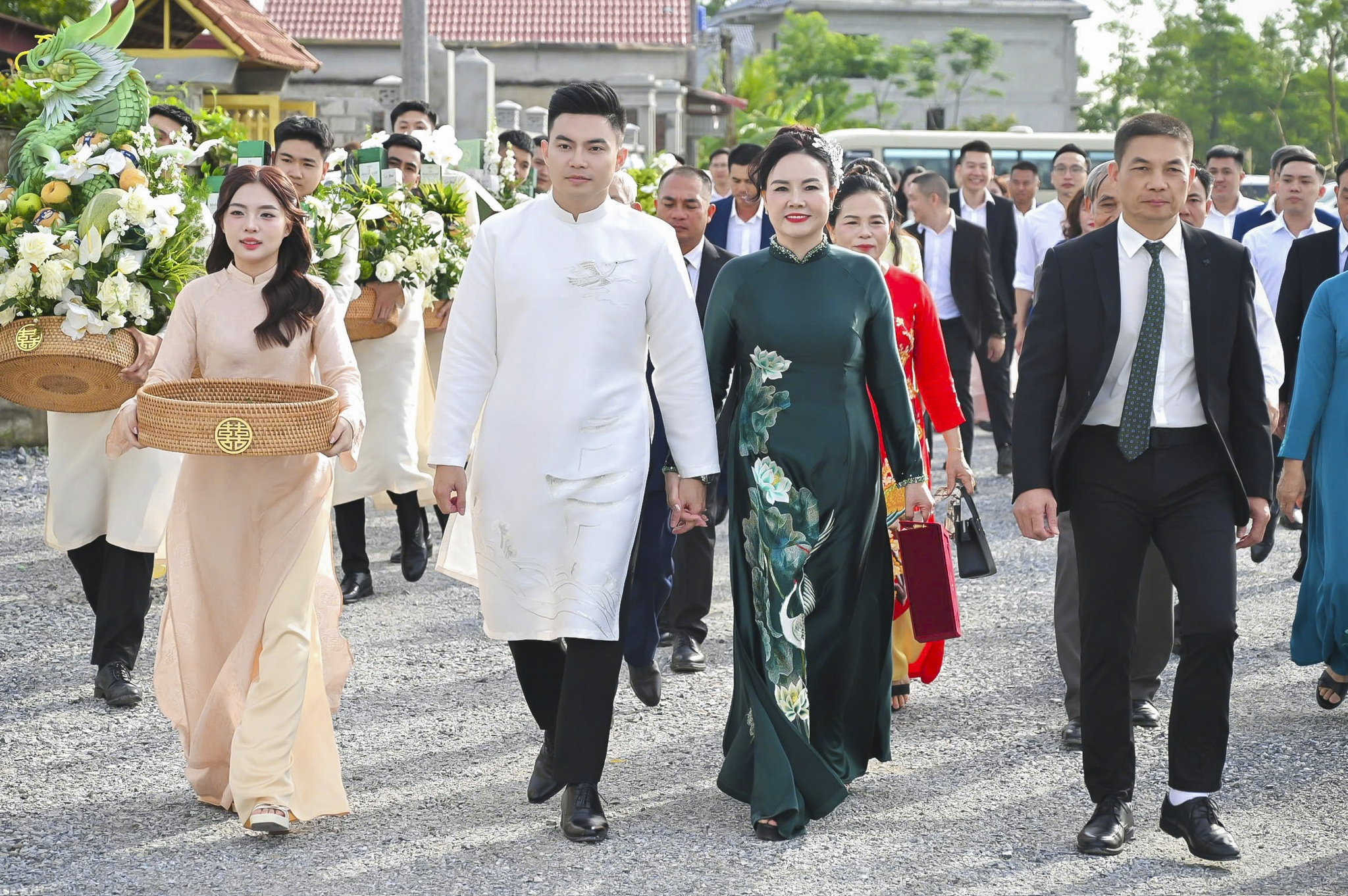 Chồng thiếu gia của Đỗ Thị Hà lộ diện