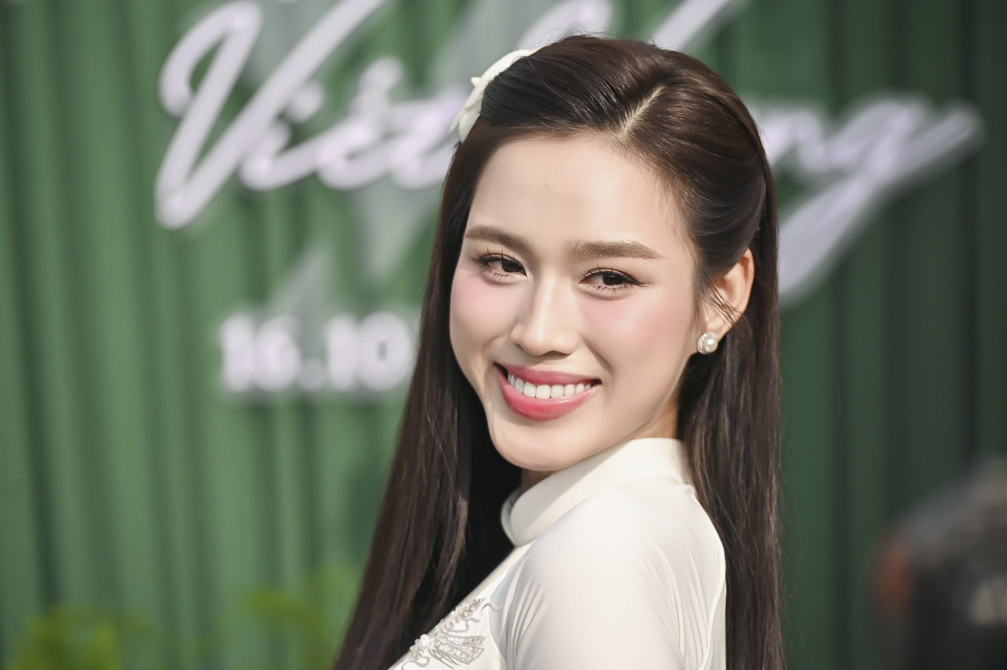 Chồng thiếu gia của Đỗ Thị Hà lộ diện