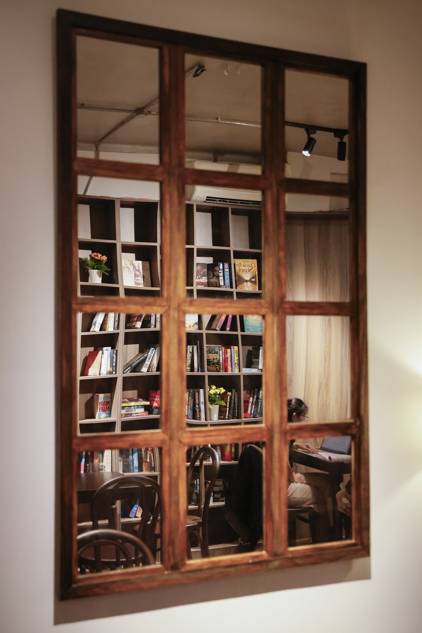 tiệm sách ngoại văn tphcm ảnh 4 tiem sach ngoai van tphcm anh 4