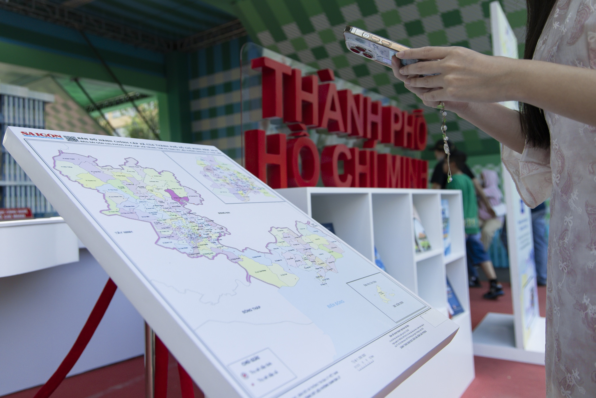 Đường sách Tết ảnh 6 Duong sach Tet anh 6