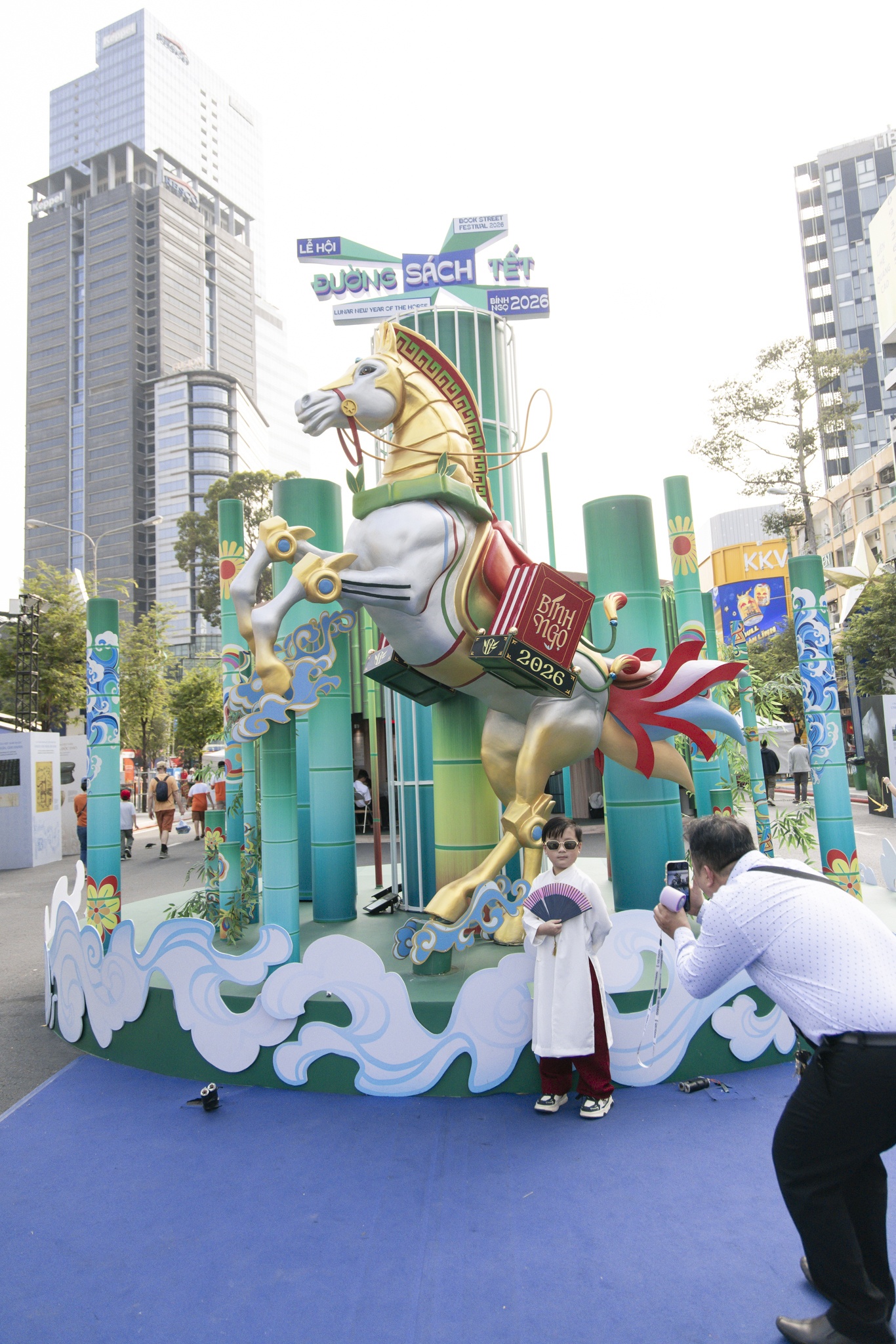 Đường sách Tết ảnh 3 Duong sach Tet anh 3