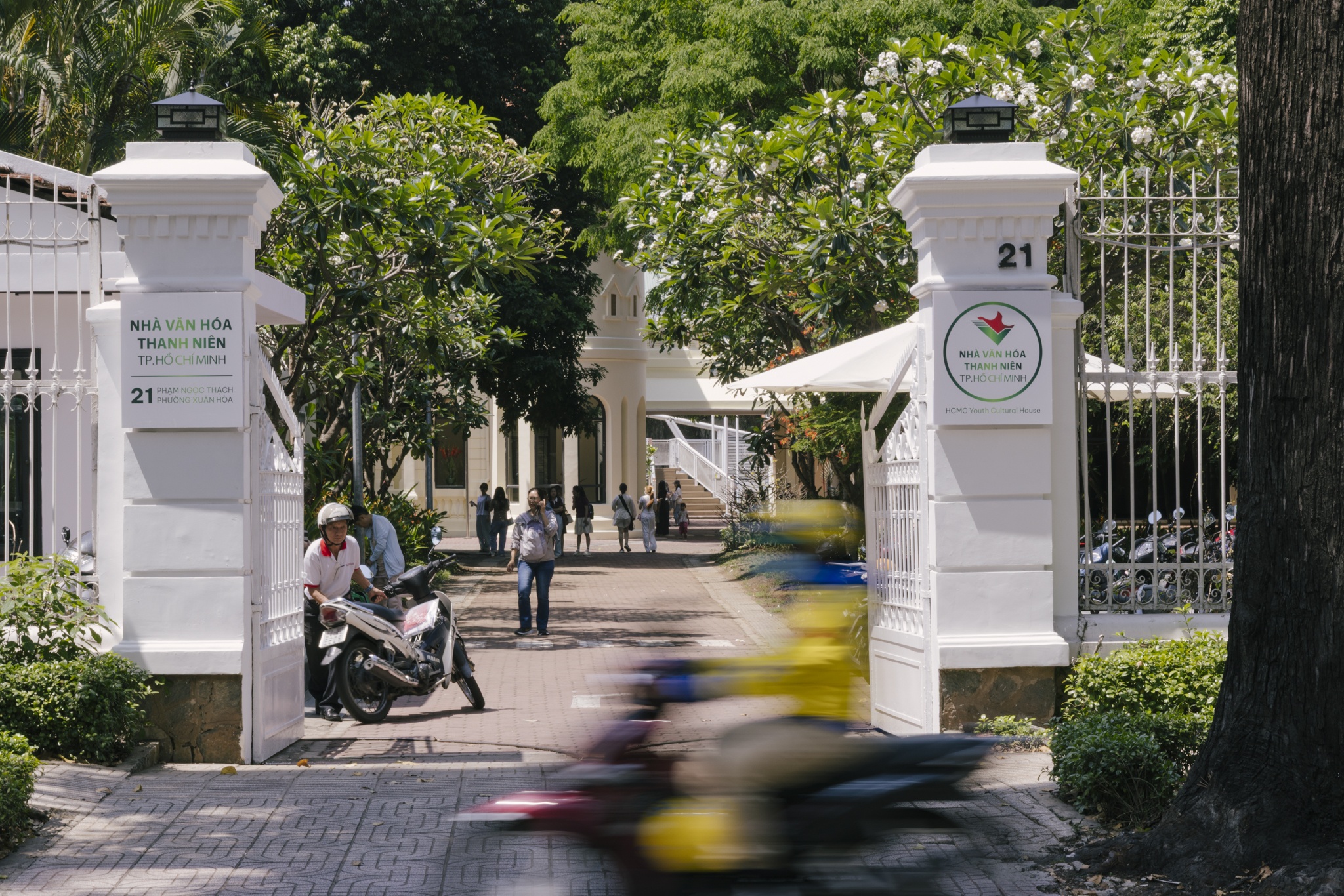 Nha Van hoa Thanh nien anh 1